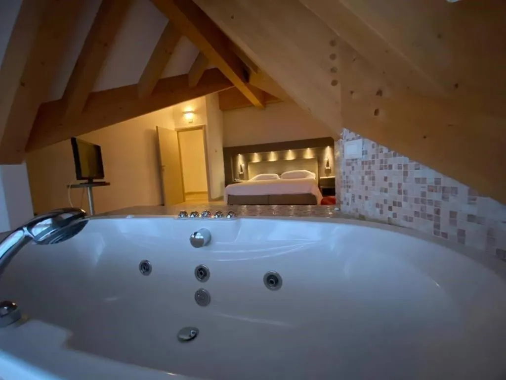 Hot Tub, Bed in Grand Hotel Miramonti