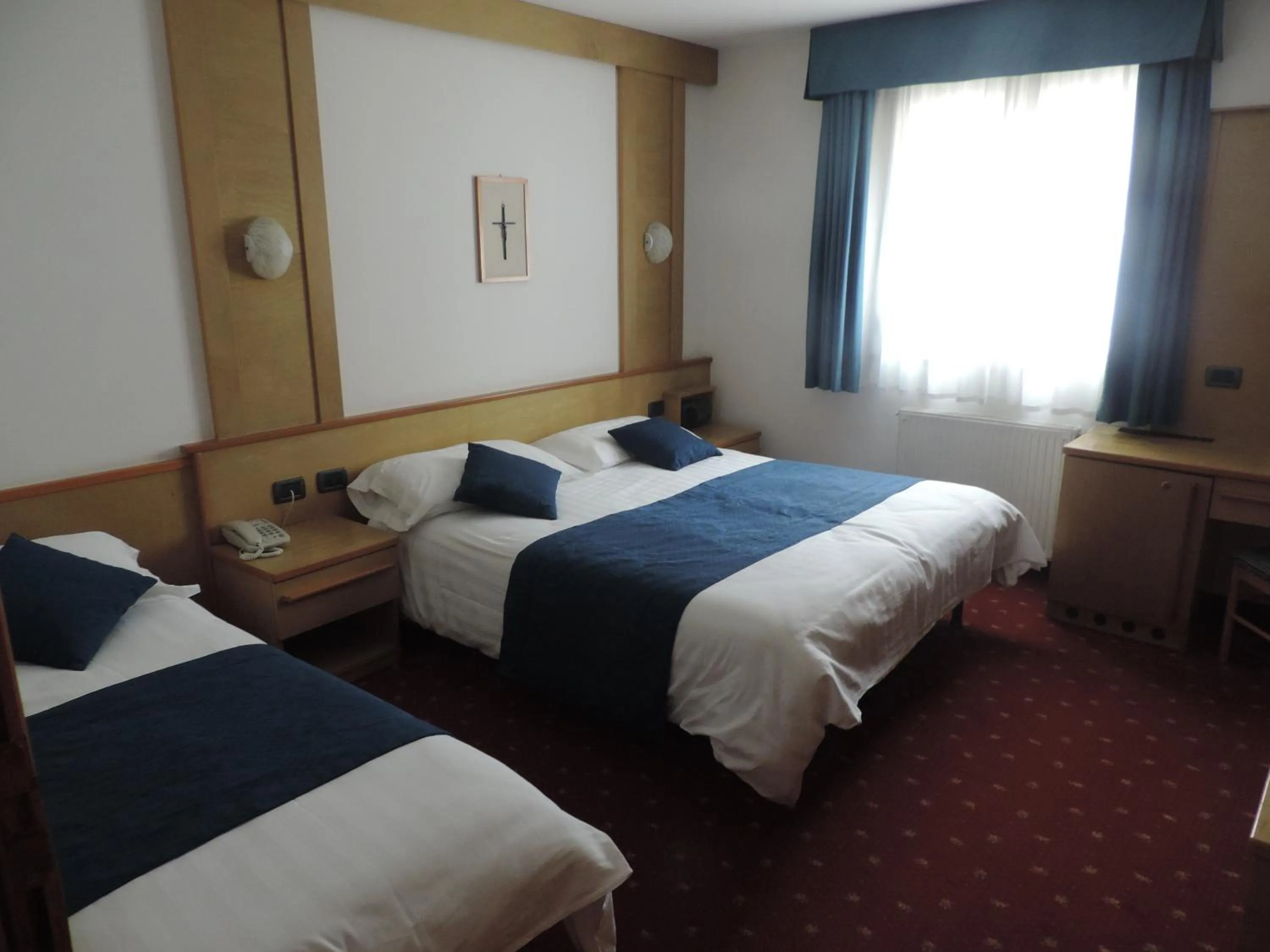 Shower, Bed in Grand Hotel Miramonti