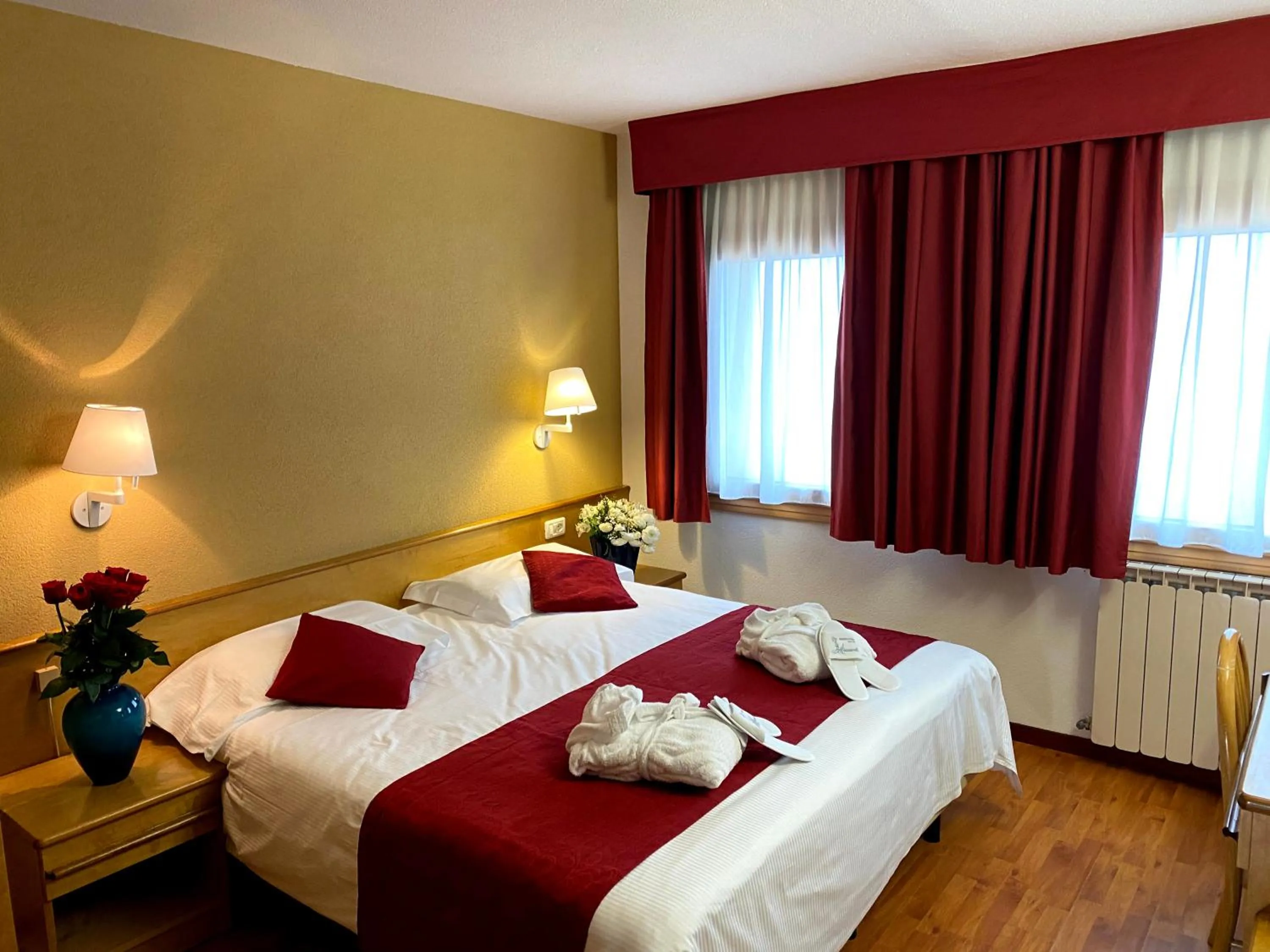 Bedroom, Bed in Grand Hotel Miramonti