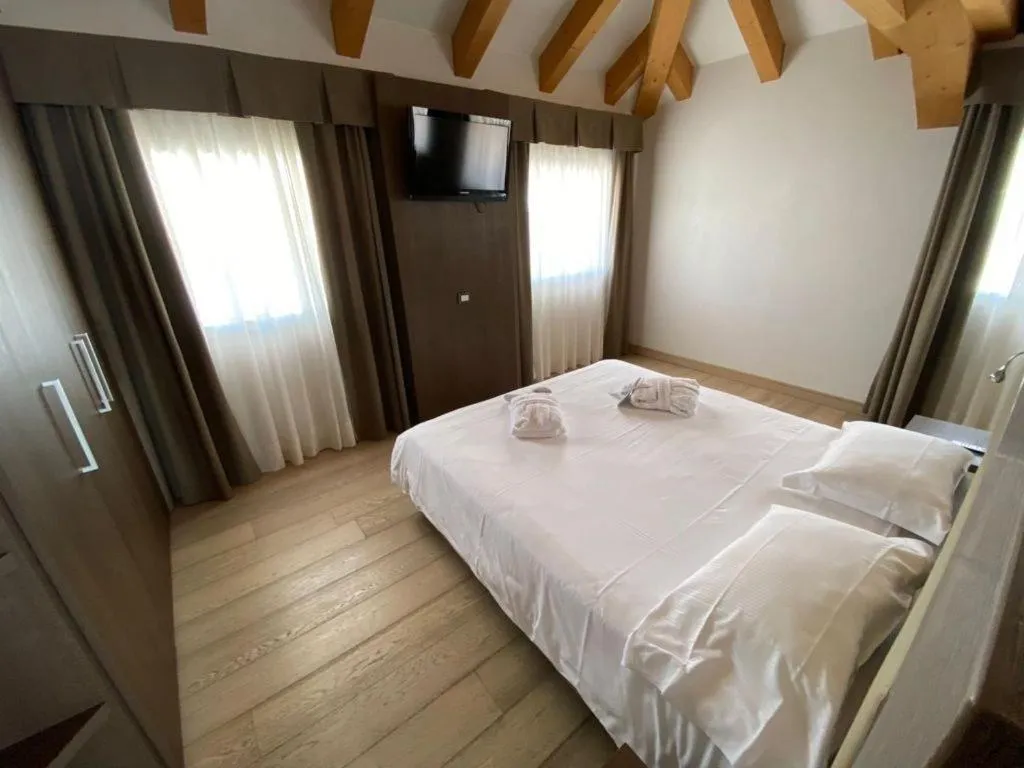 Bedroom, Bed in Grand Hotel Miramonti