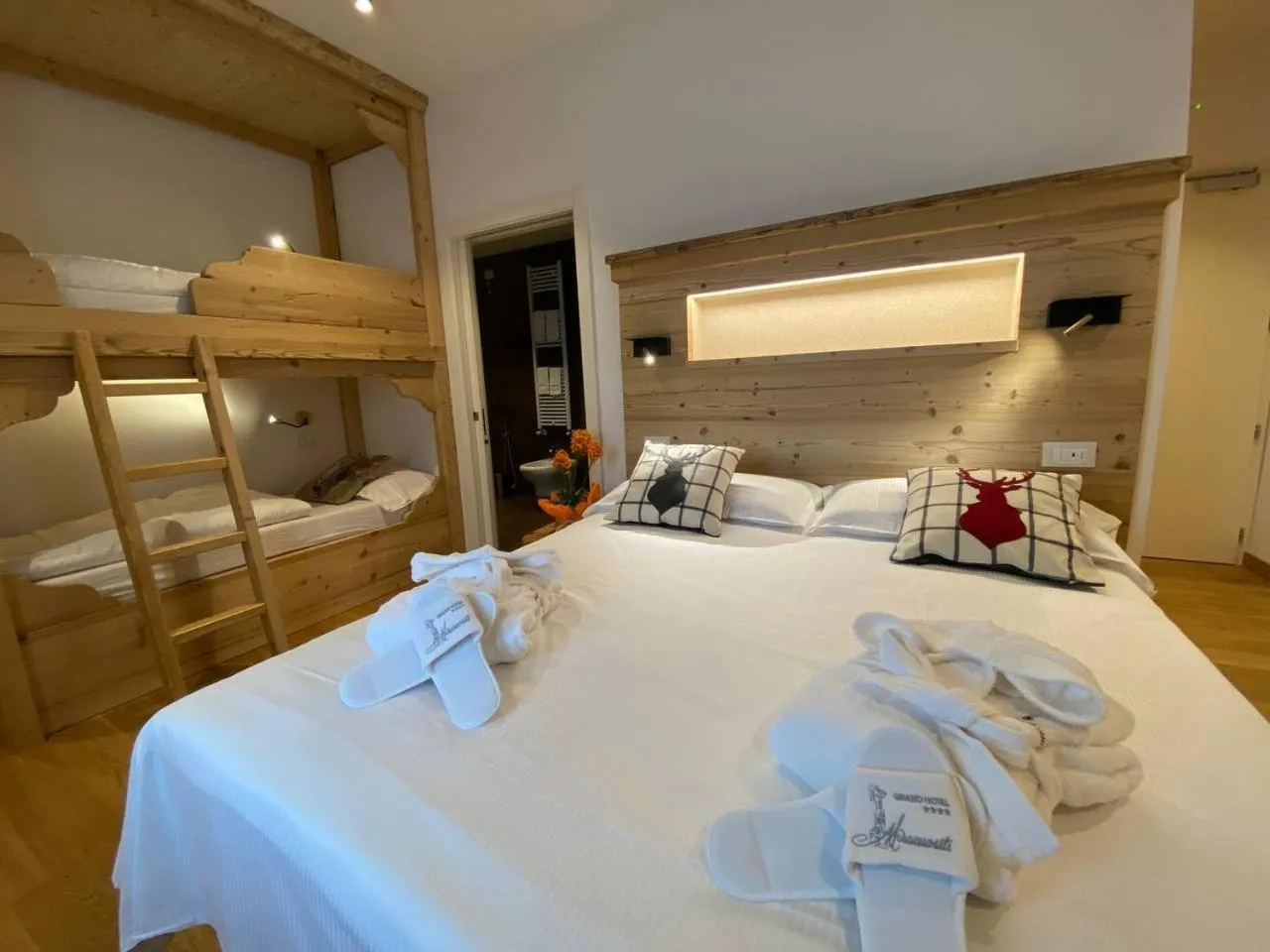 Photo of the whole room, Bed in Grand Hotel Miramonti