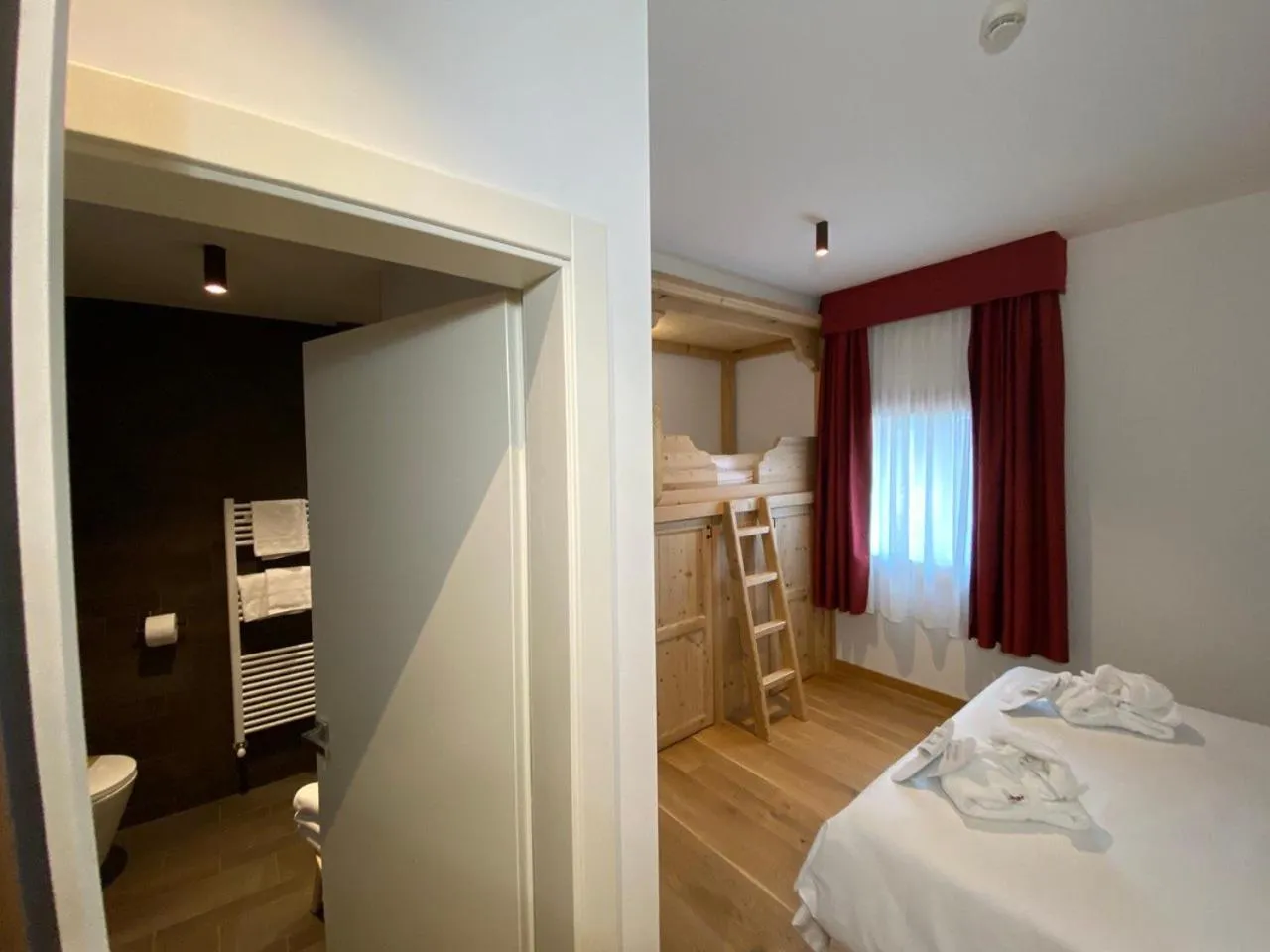 Photo of the whole room, Bed in Grand Hotel Miramonti