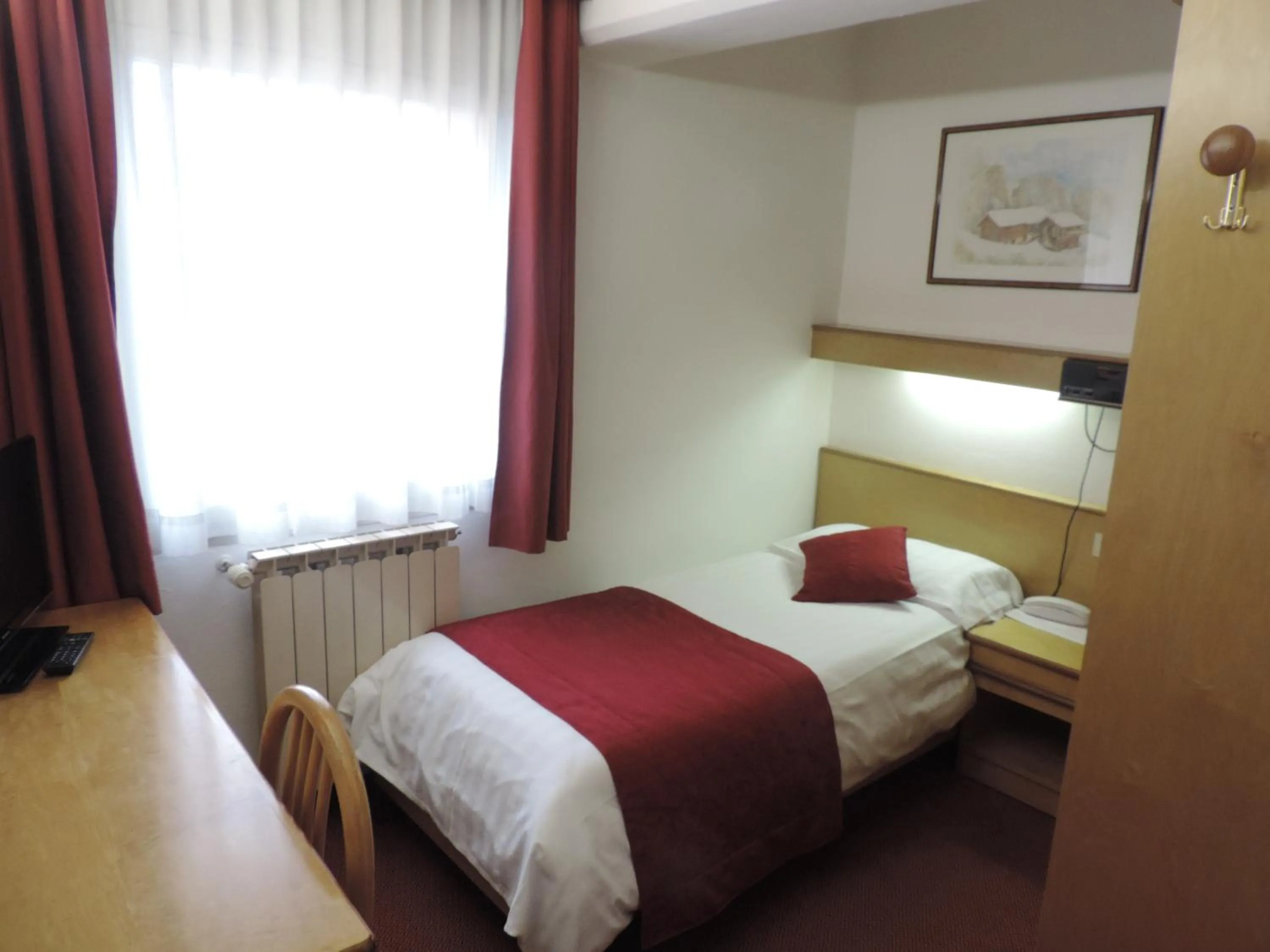 Shower, Bed in Grand Hotel Miramonti