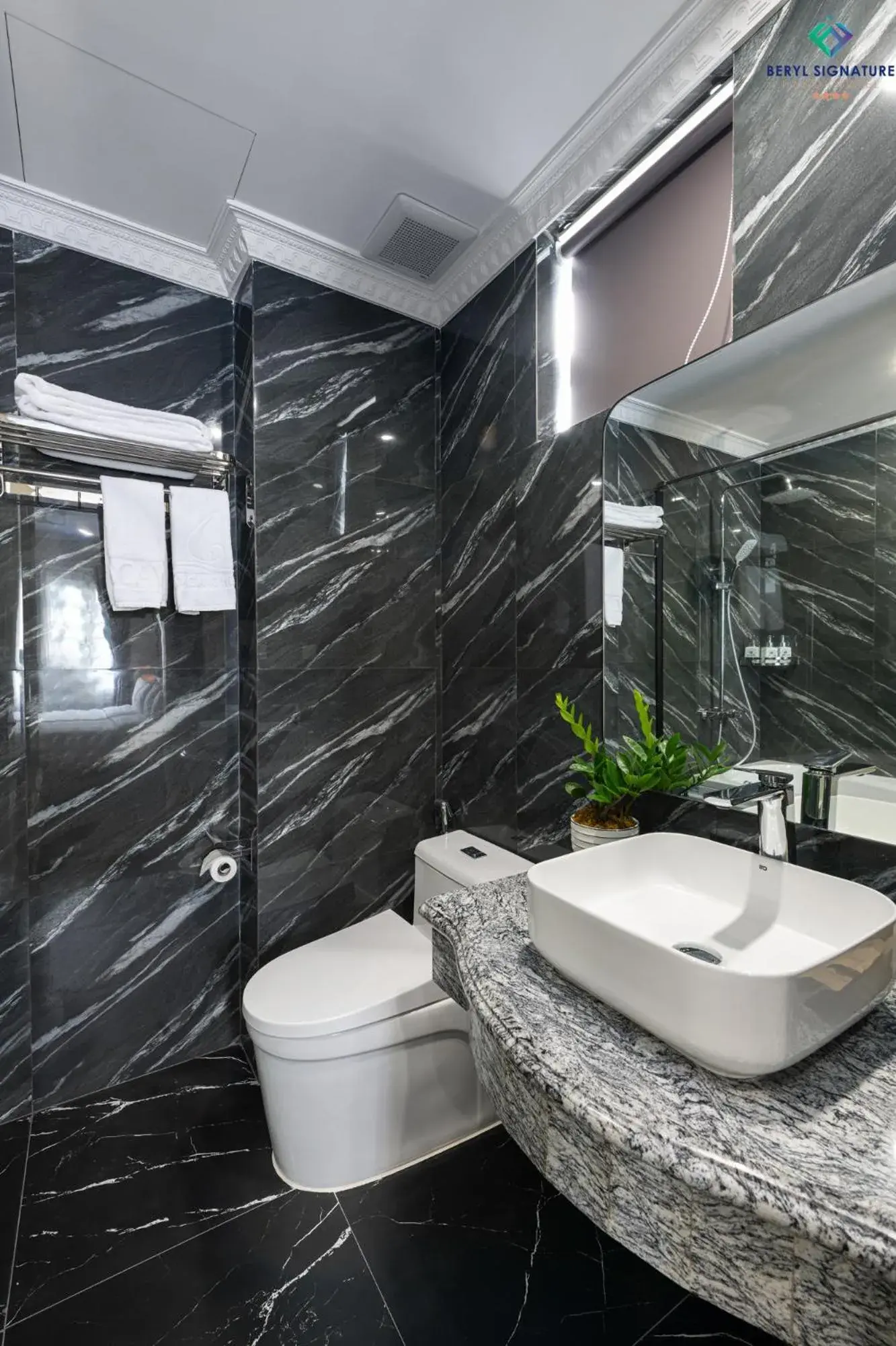 Quadruple Room with Balcony in Beryl Signature Hotel & Travel Quadruple Room with Balcony in Beryl Signature Hotel & Travel