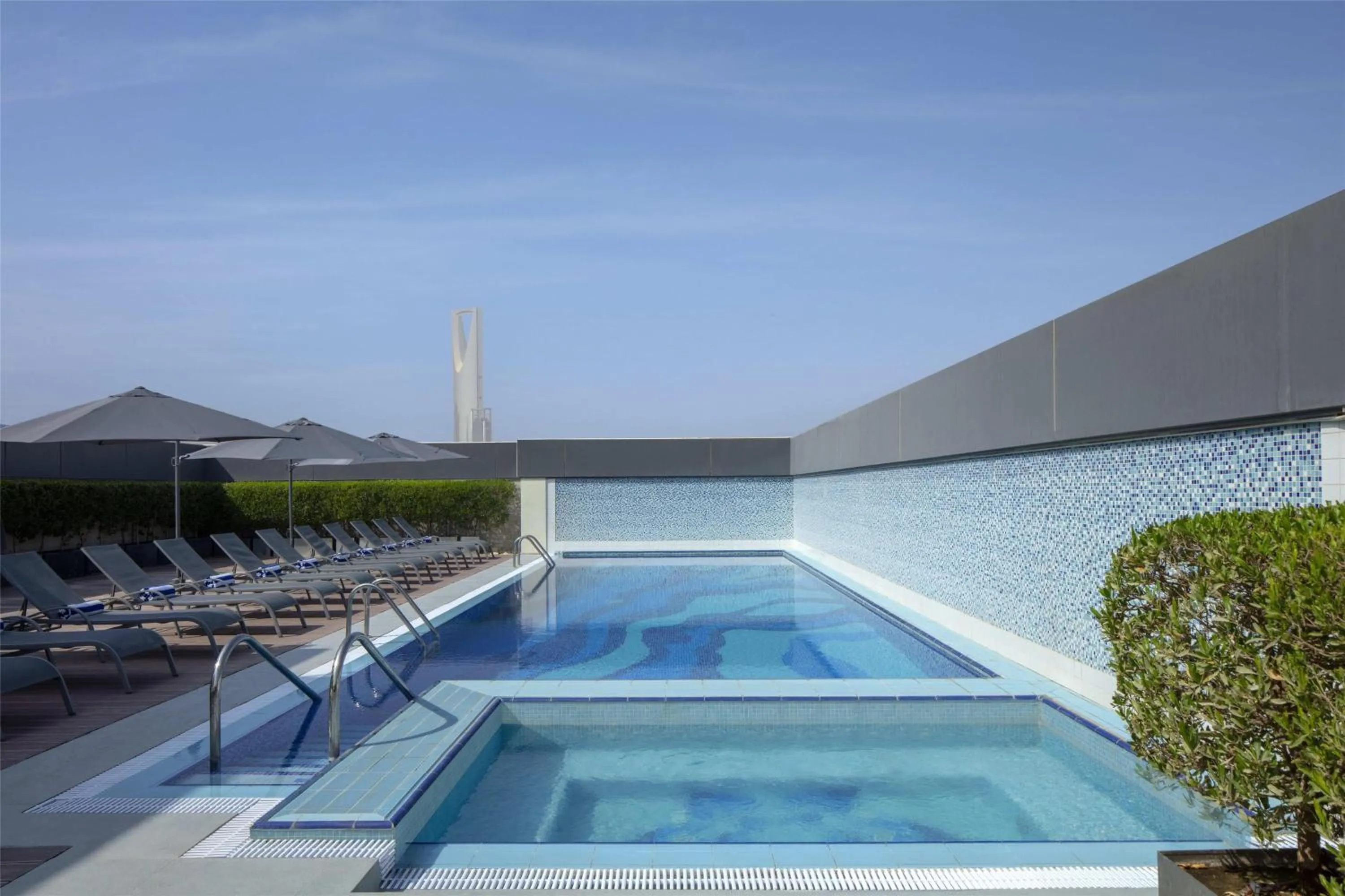 Swimming pool in Hyatt Place Riyadh Sulaimania