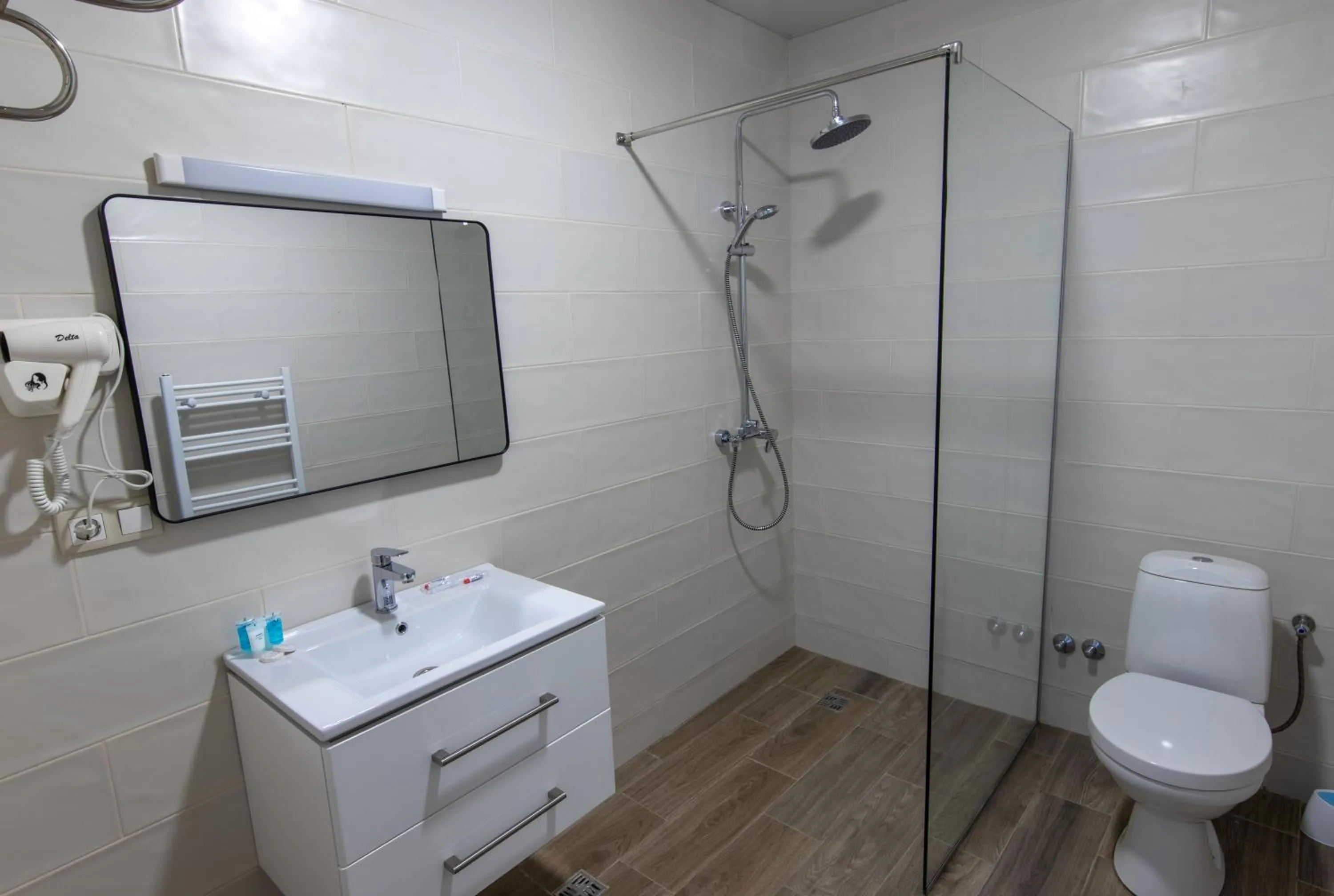 Shower in Hotel Beaumonde Garden