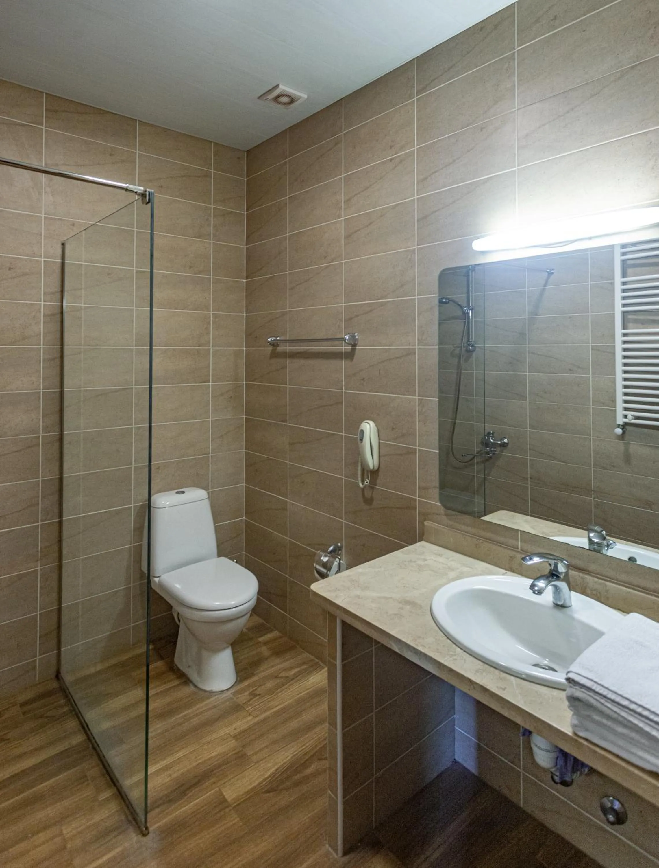 Shower in Hotel Beaumonde Garden