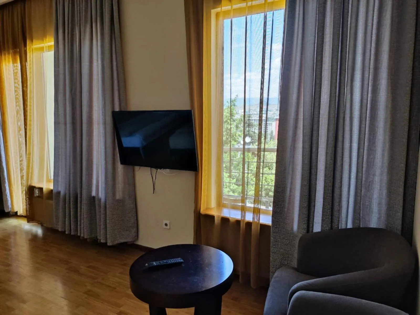 Communal lounge/ TV room in Hotel Beaumonde Garden