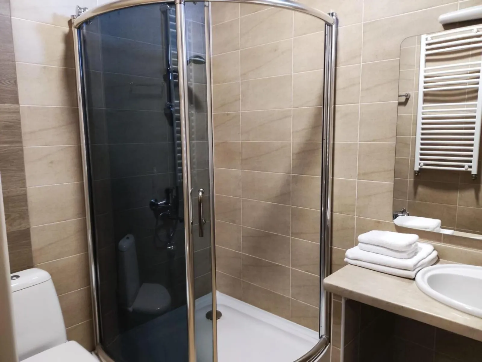 Shower in Hotel Beaumonde Garden