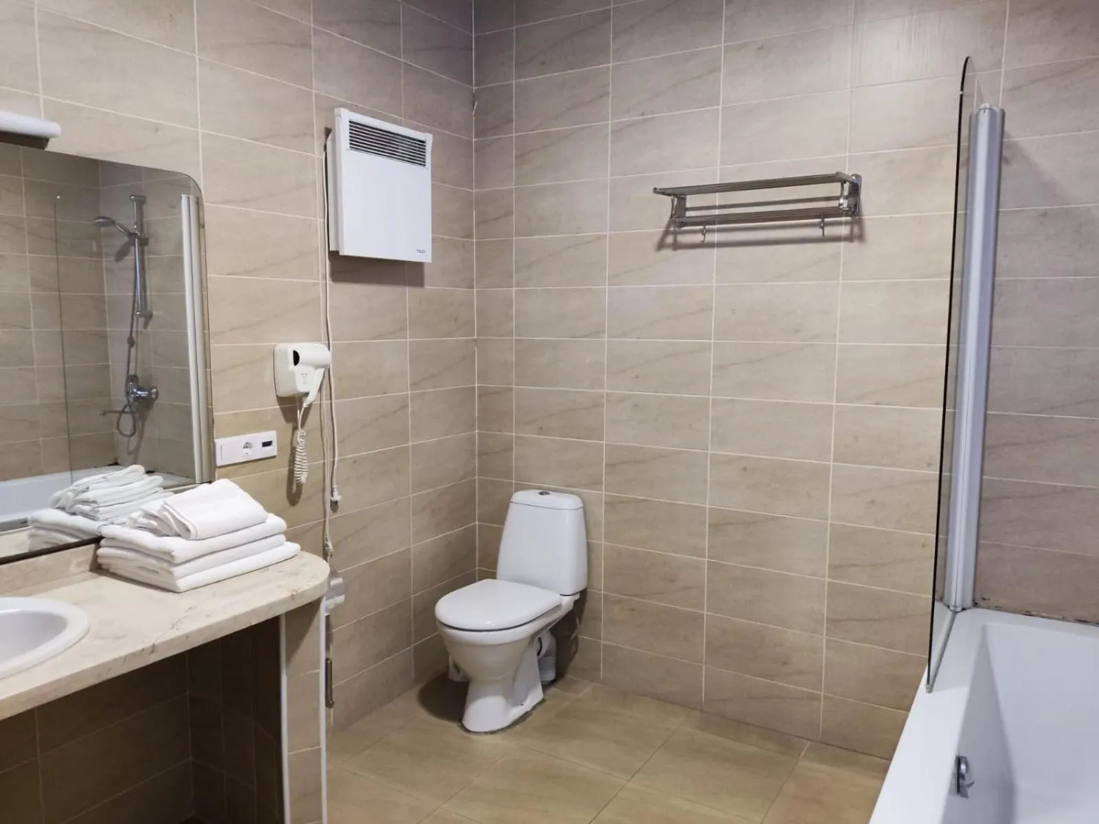 Shower in Hotel Beaumonde Garden