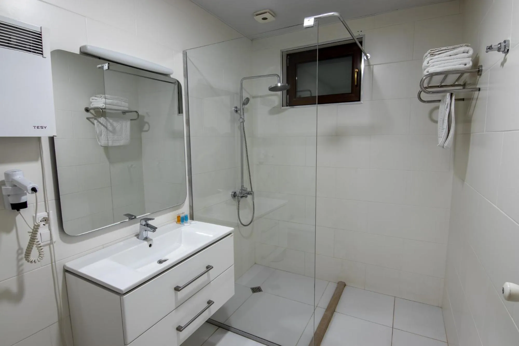 Shower in Hotel Beaumonde Garden