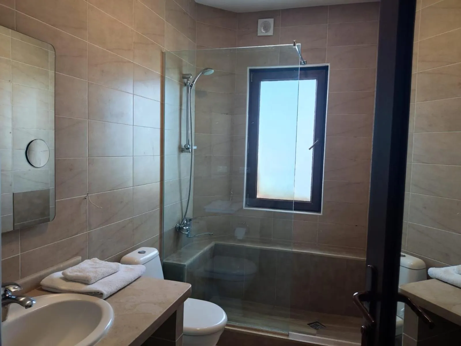 Shower in Hotel Beaumonde Garden