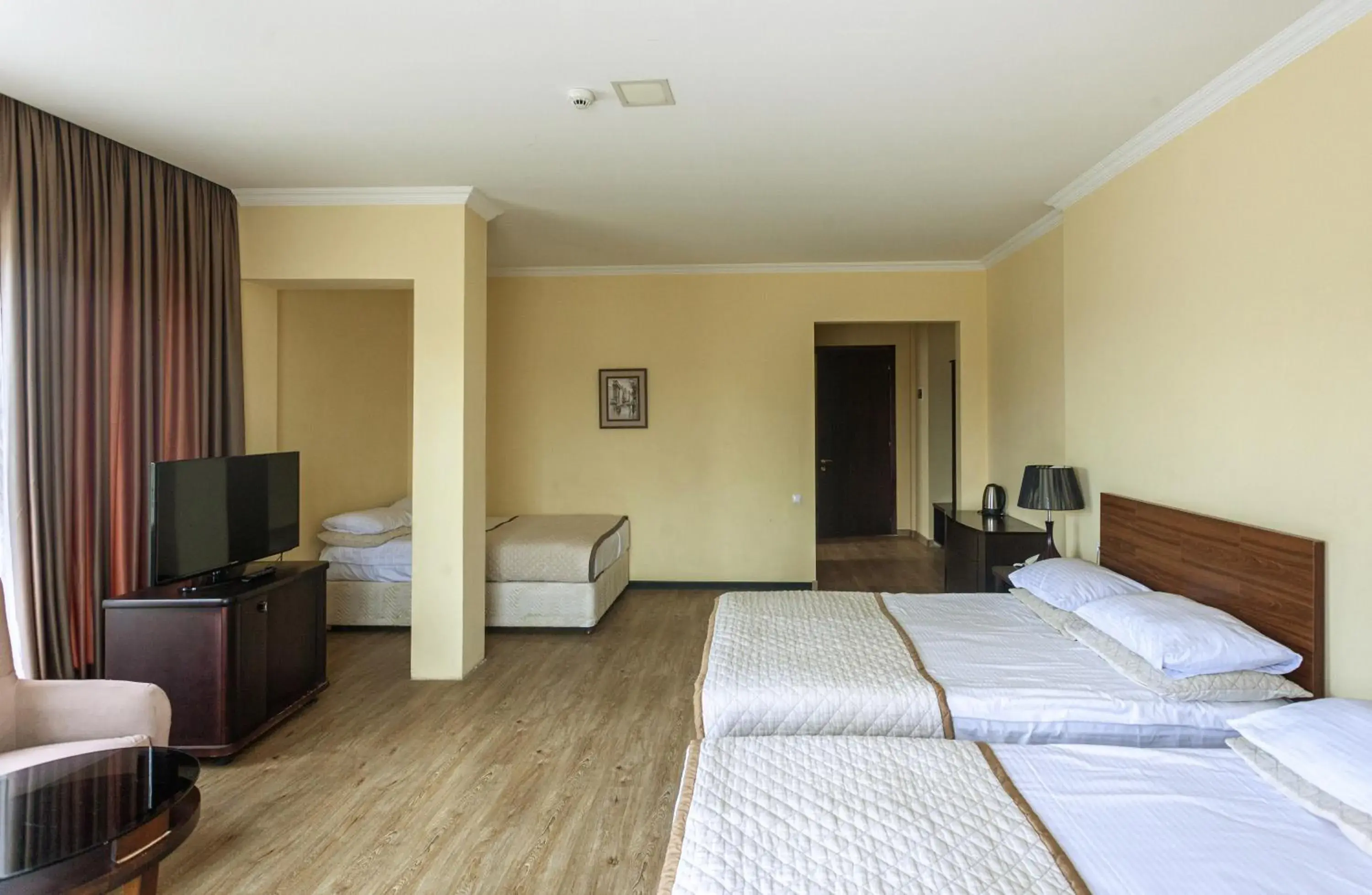 Standard Triple Room in Hotel Beaumonde Garden Standard Triple Room in Hotel Beaumonde Garden