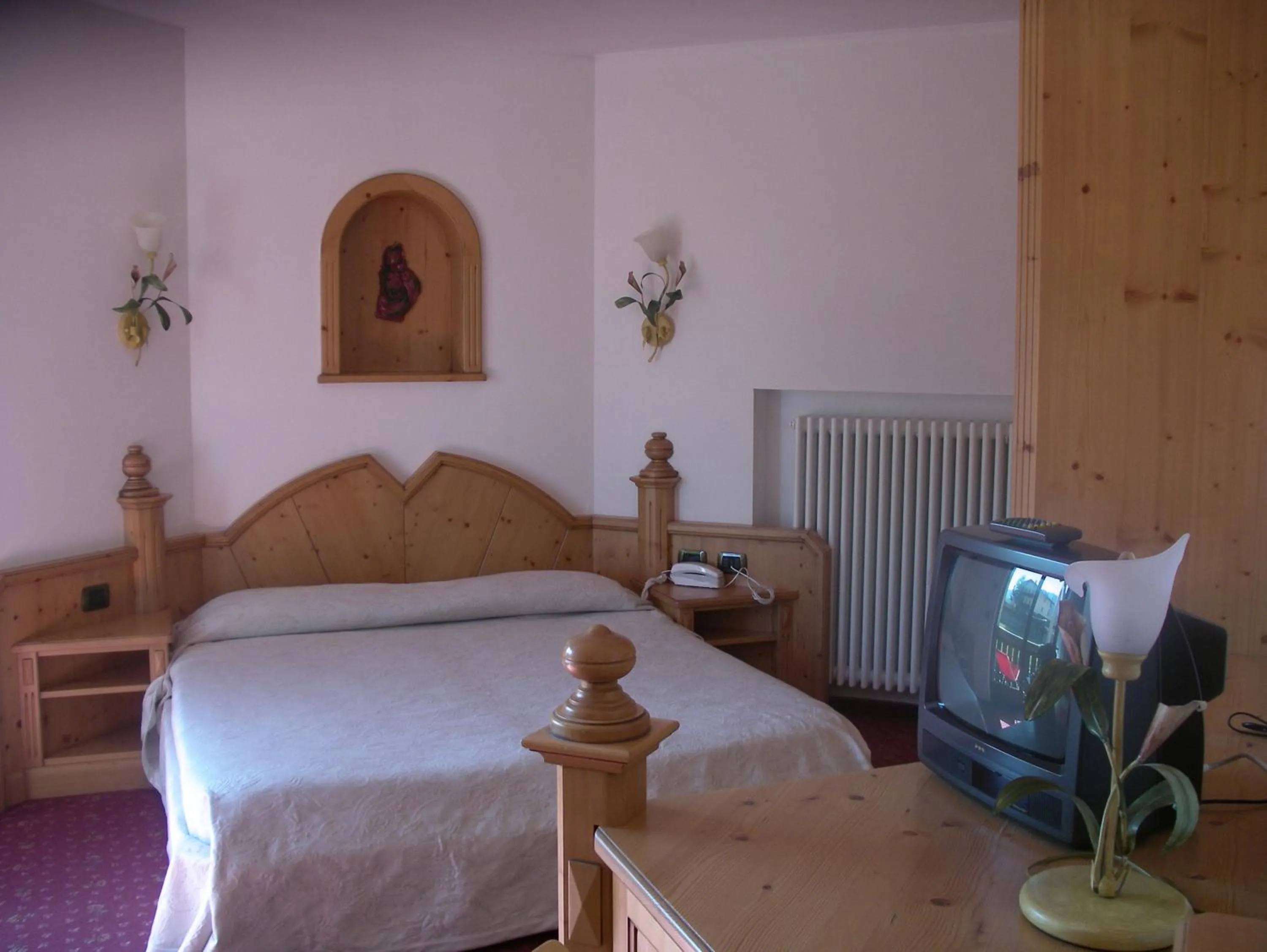 Bed in Hotel Castel Pietra