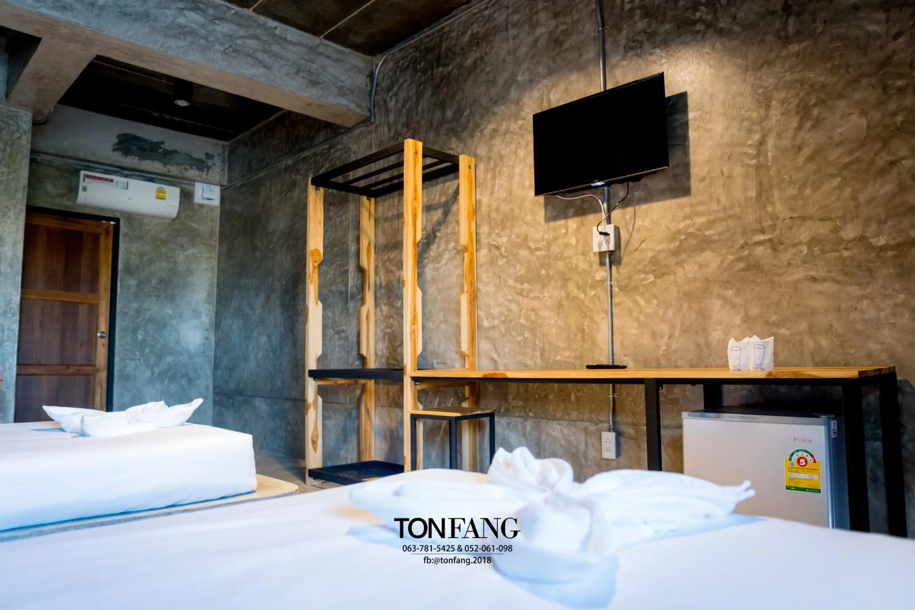 Bedroom, Bed in Ton Fang Hotel