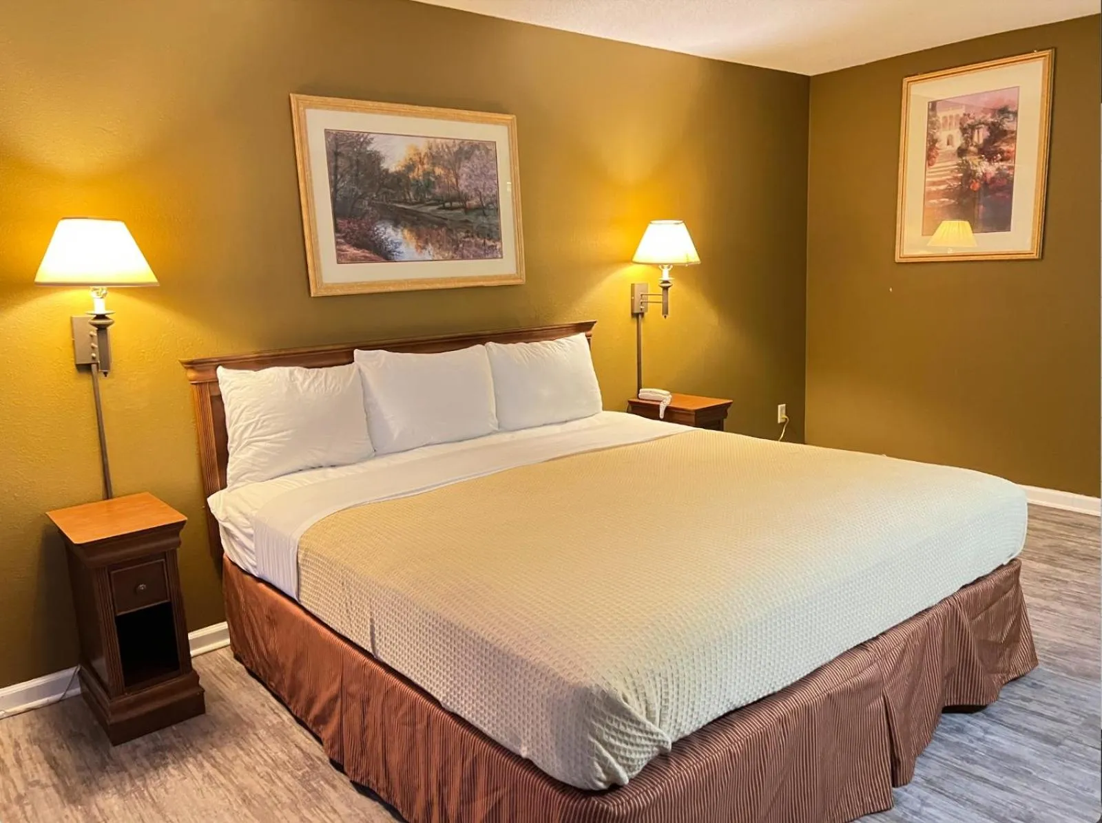 Bedroom, Bed in FairBridge Inn Express Mount Vernon