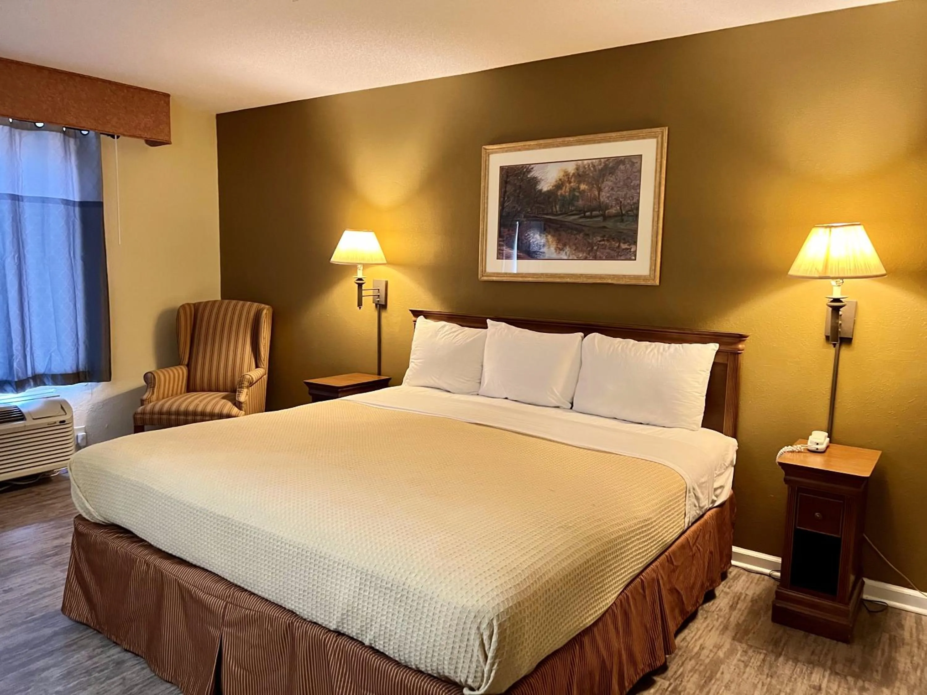 Photo of the whole room, Bed in FairBridge Inn Express Mount Vernon