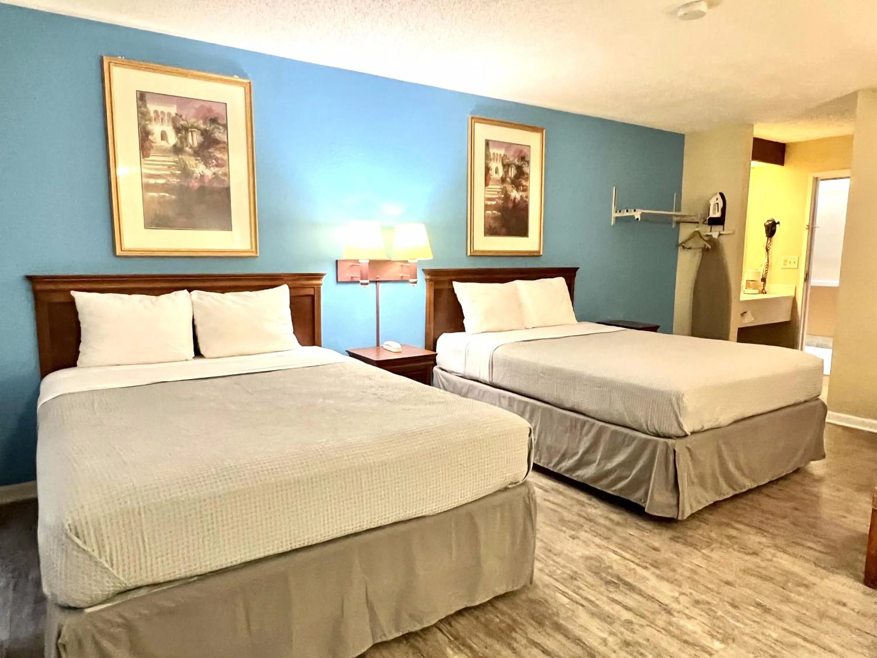 Photo of the whole room, Bed in FairBridge Inn Express Mount Vernon