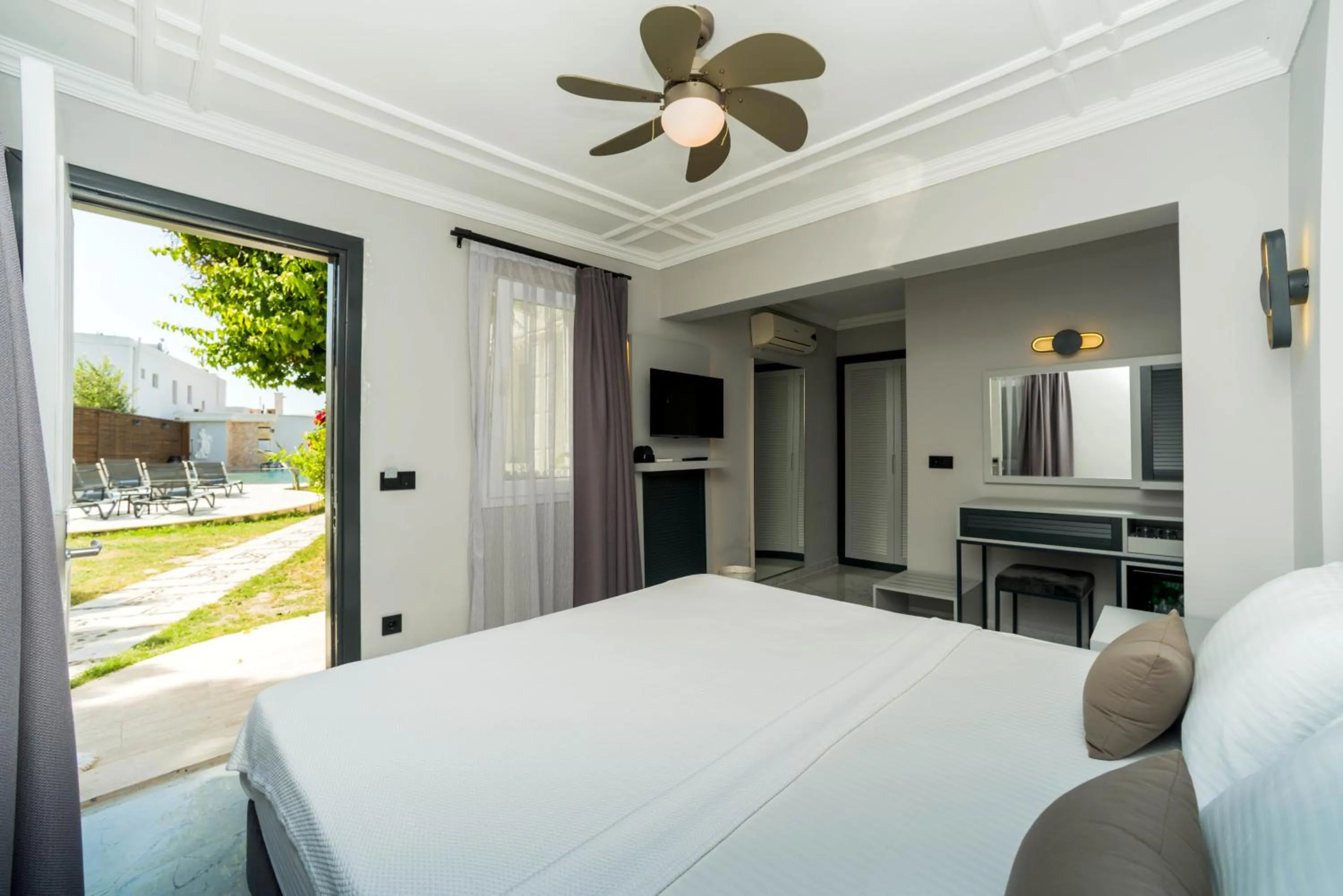 Bedroom, Bed in Art Suites Hotel