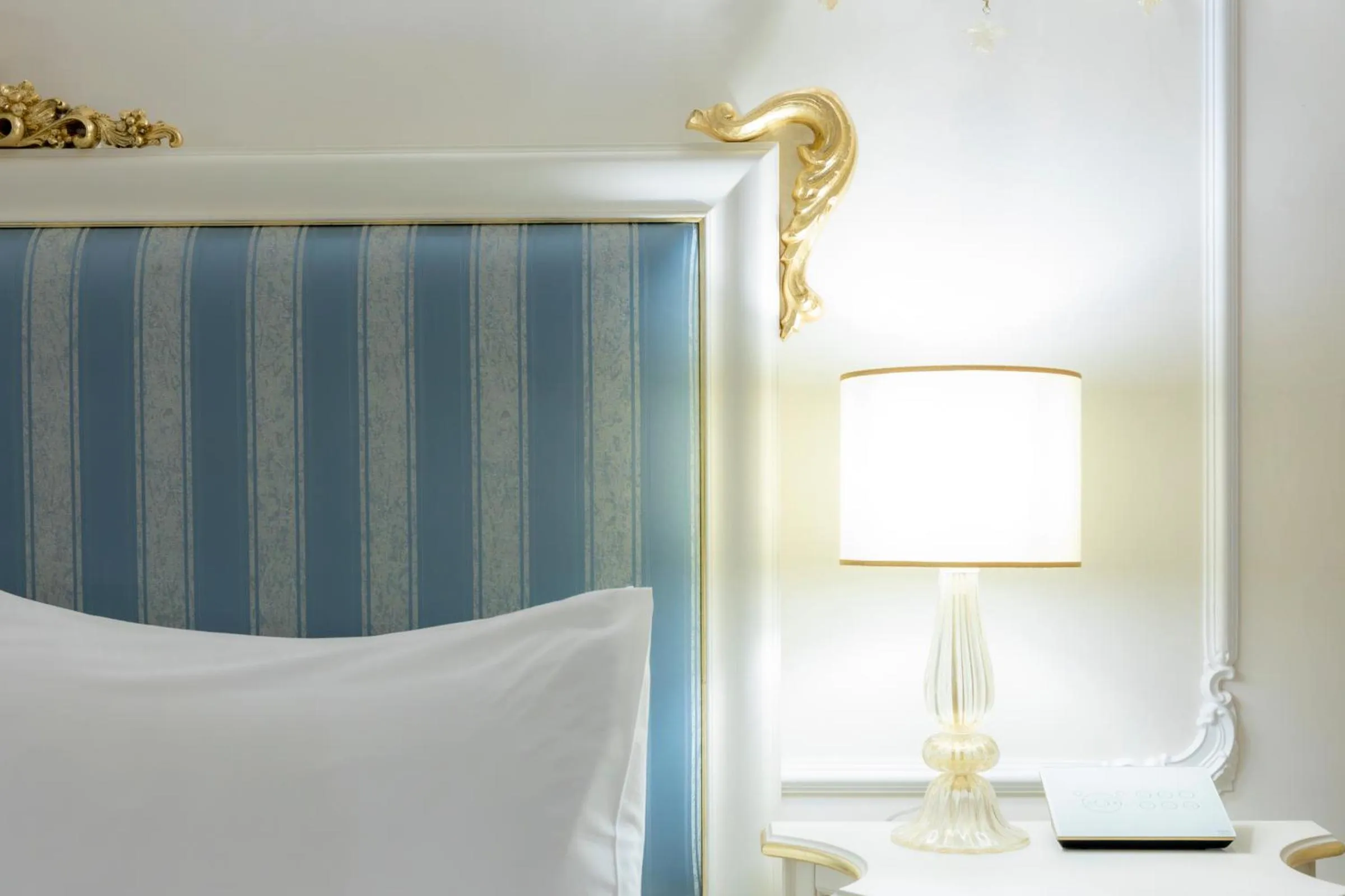 Decorative detail, Bed in Ca' Bonfadini Historic Experience