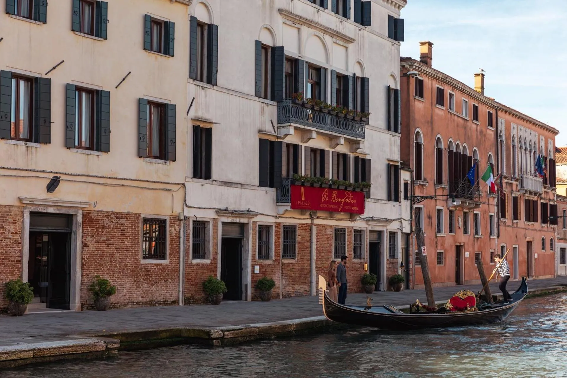 Property building in Ca' Bonfadini Historic Experience