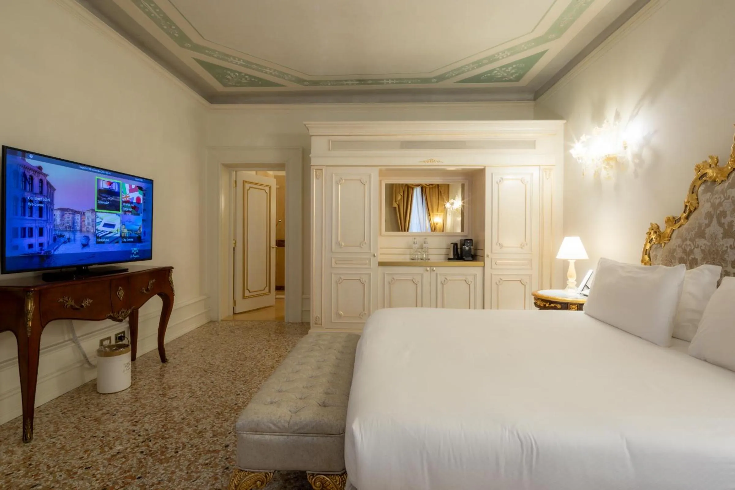 Bedroom, Bed in Ca' Bonfadini Historic Experience