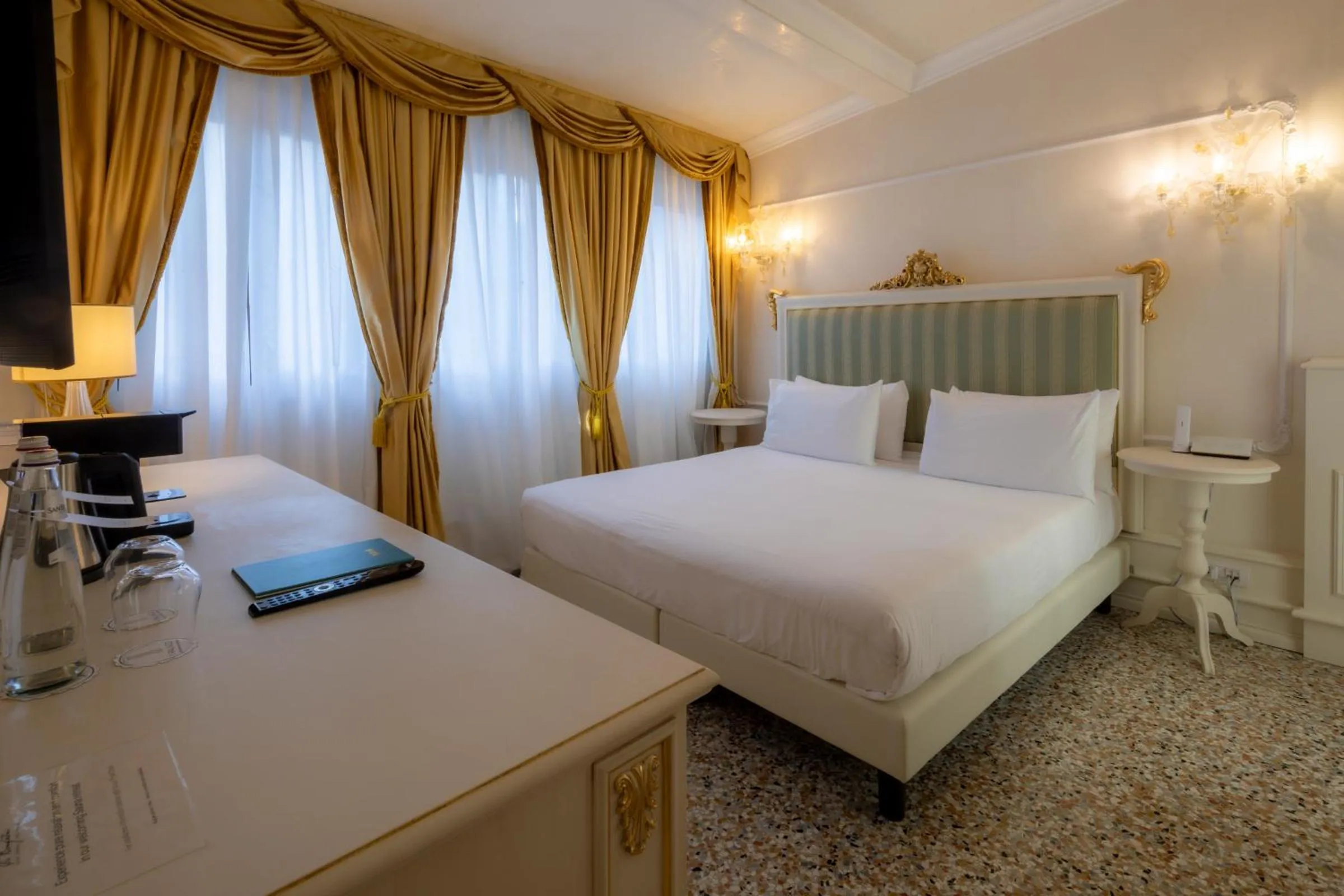 Bedroom, Bed in Ca' Bonfadini Historic Experience