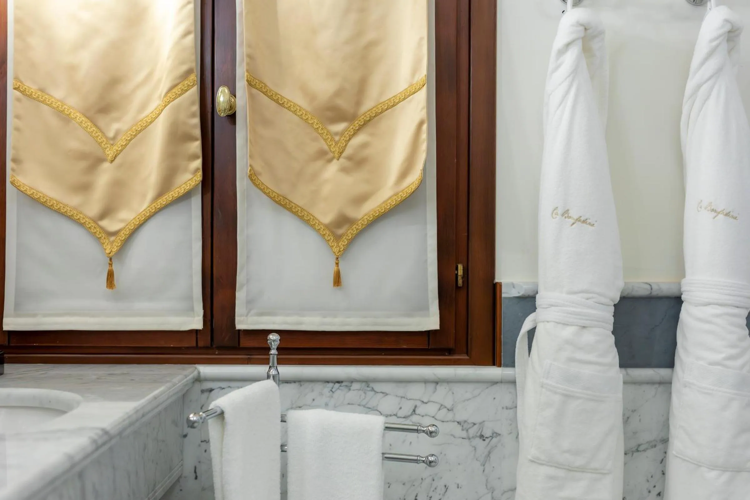 Bathroom in Ca' Bonfadini Historic Experience