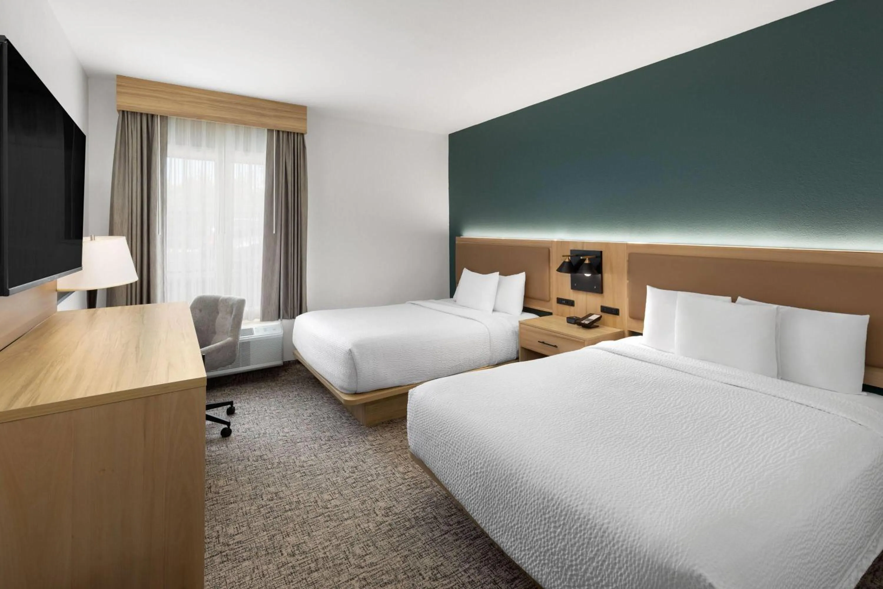 Photo of the whole room, Bed in La Quinta by Wyndham Lexington South / Hamburg