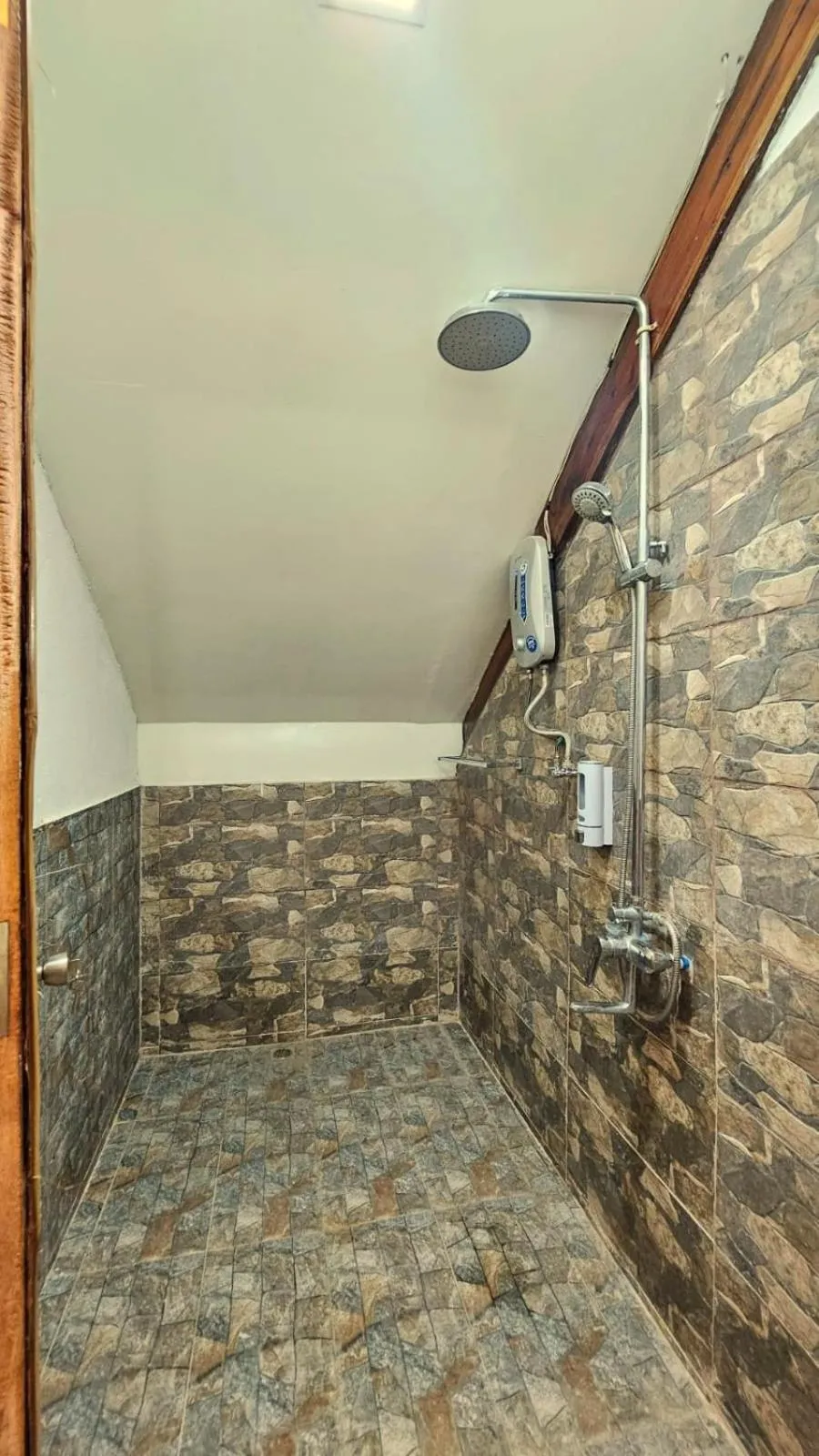 Shower in Big BamBoo Beach Resort Sipalay