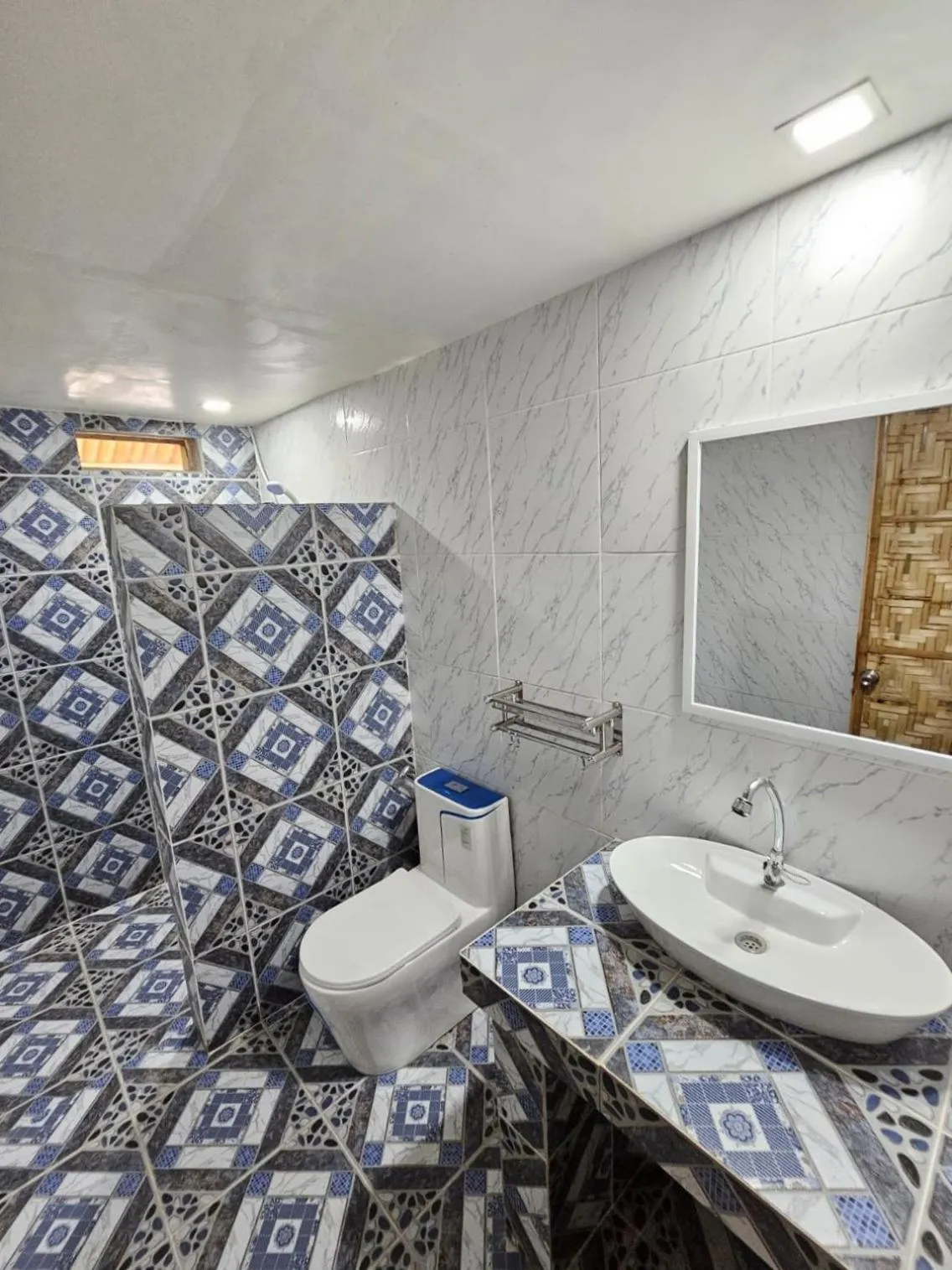 Shower in Big BamBoo Beach Resort Sipalay