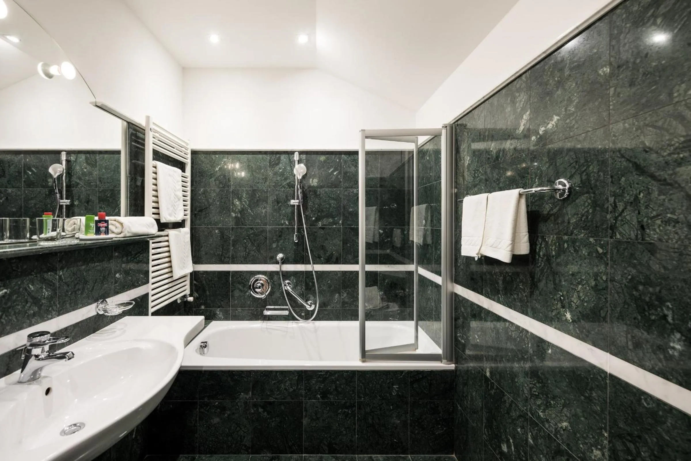 Bathroom in Hotel Haus am Hang