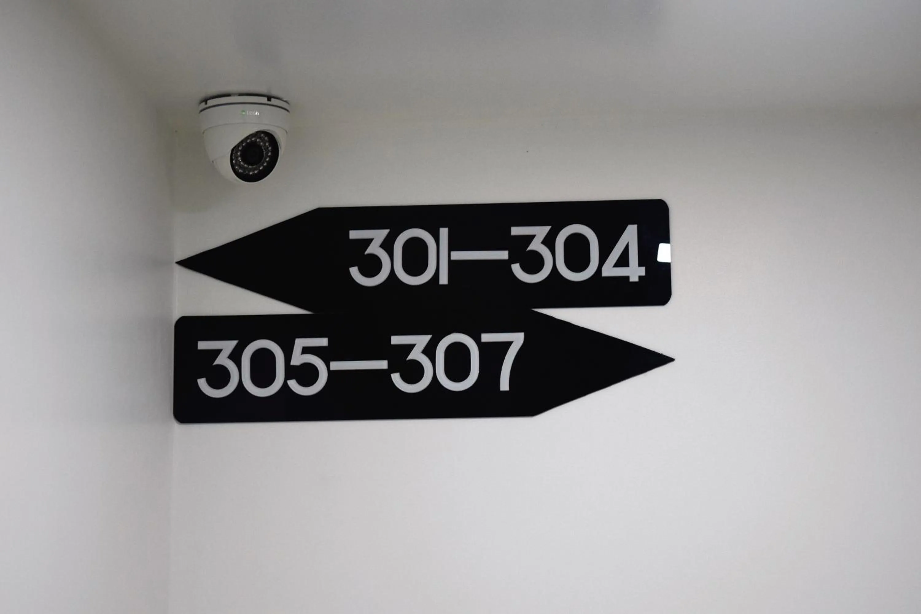 Logo/Certificate/Sign in S Rose Hotel