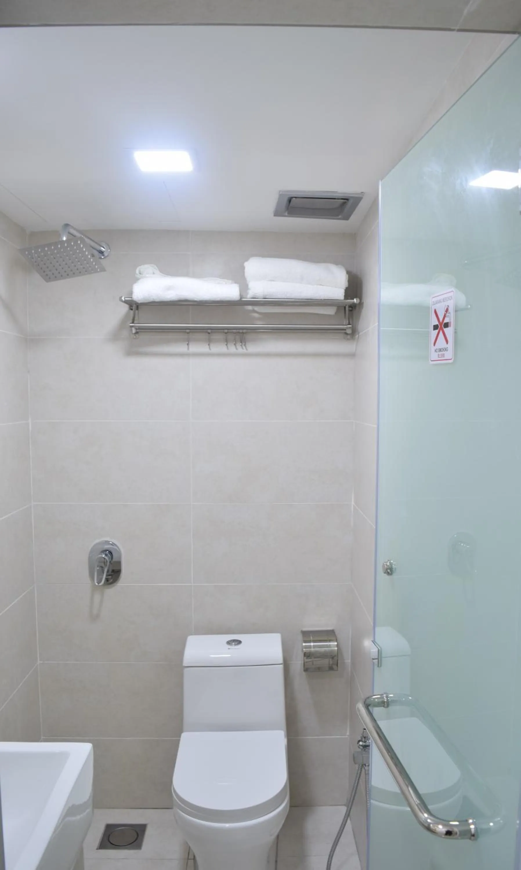 Toilet in S Rose Hotel