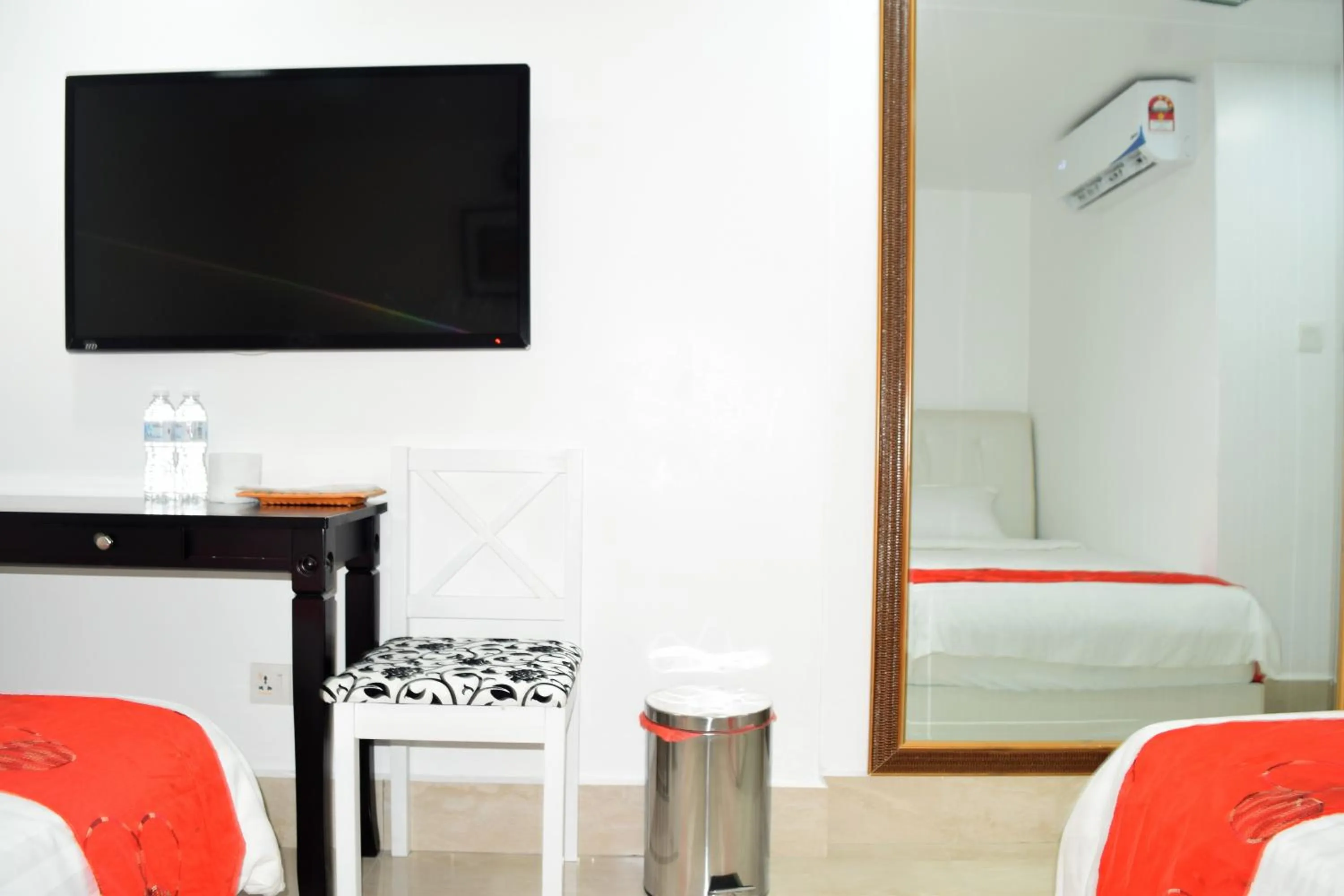 TV and multimedia, Bed in S Rose Hotel