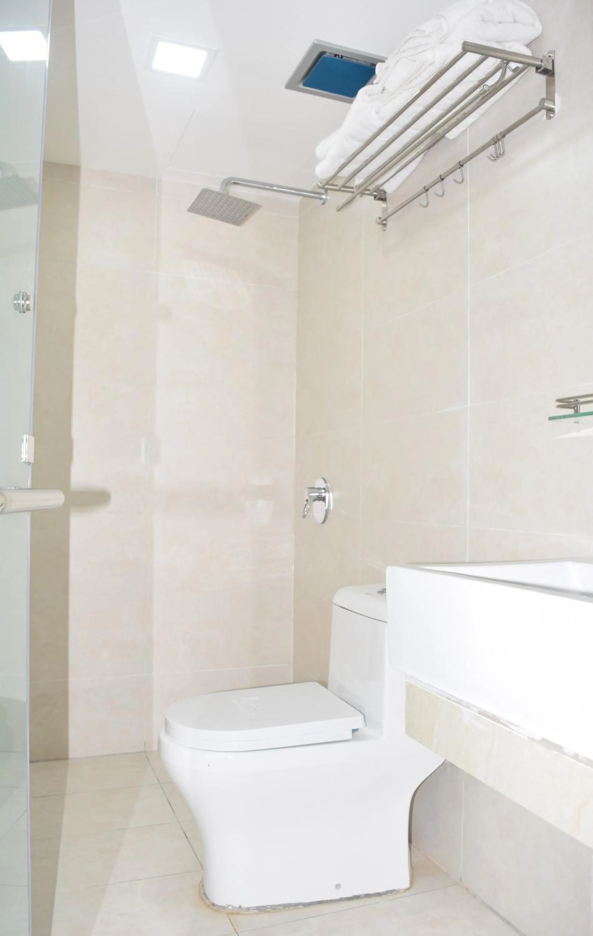 Toilet in S Rose Hotel