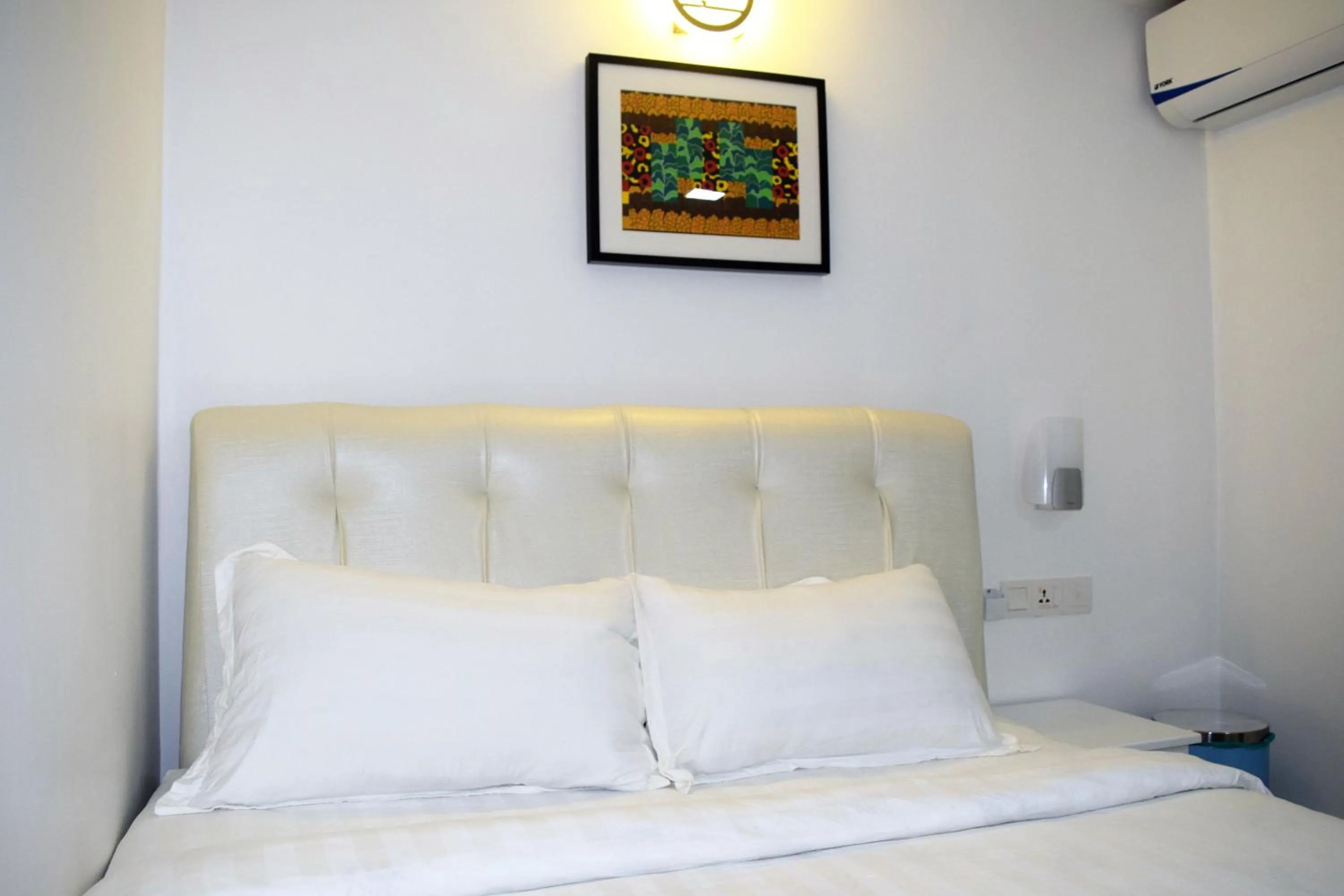 Toilet, Bed in S Rose Hotel