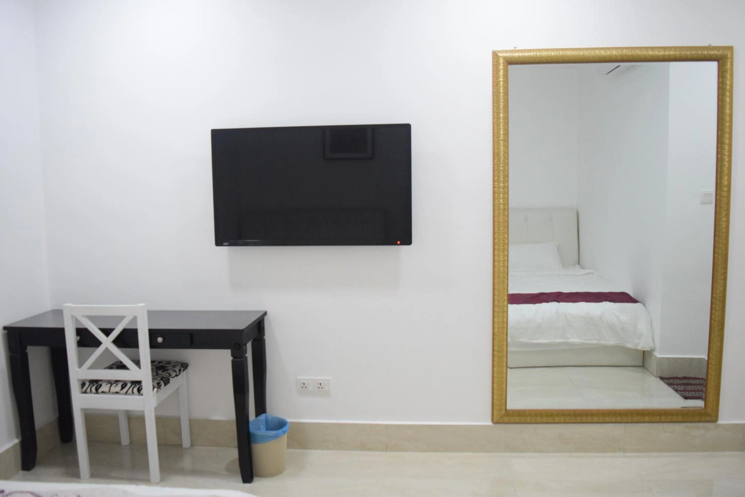 TV and multimedia, Bed in S Rose Hotel