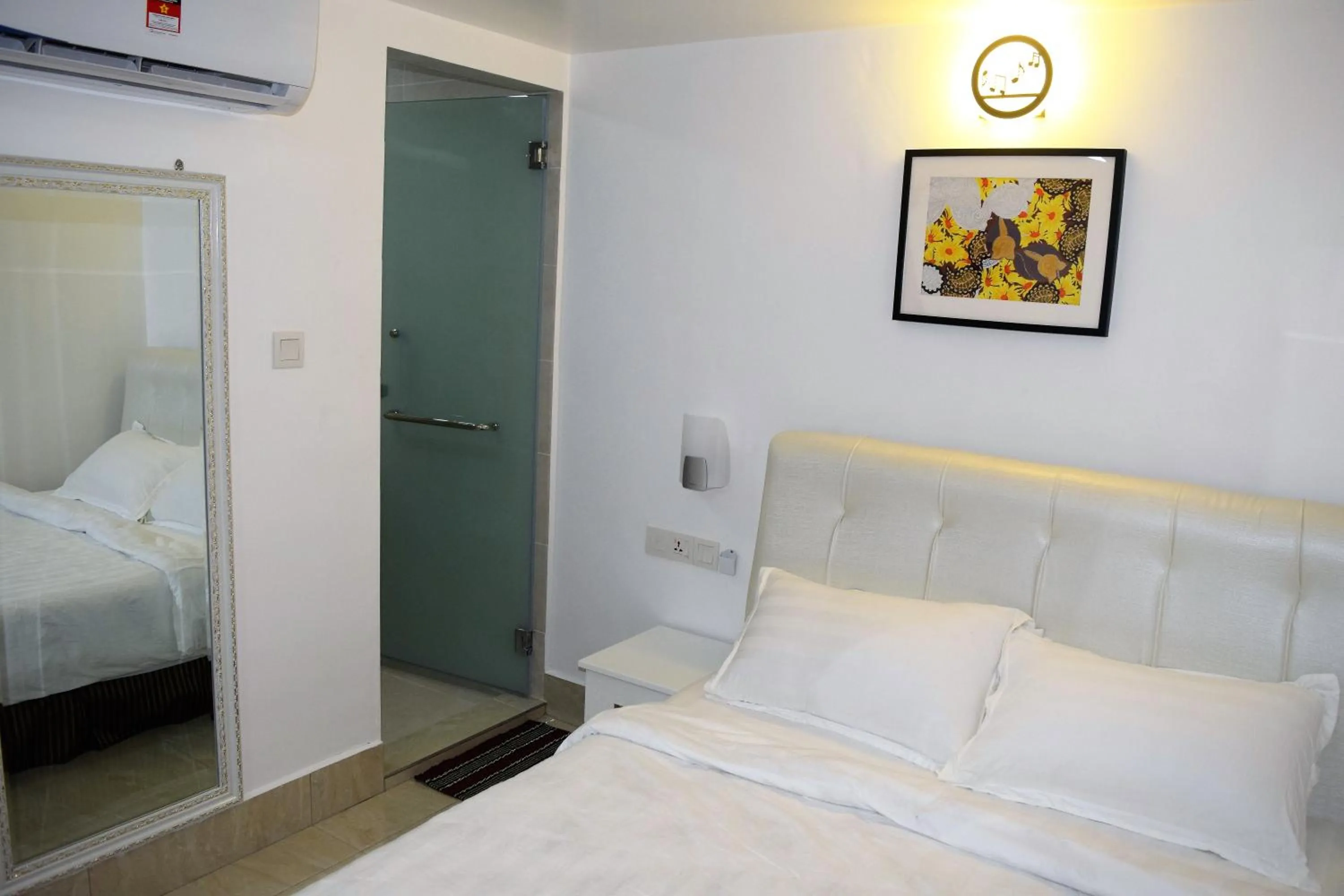 Bedroom, Bed in S Rose Hotel