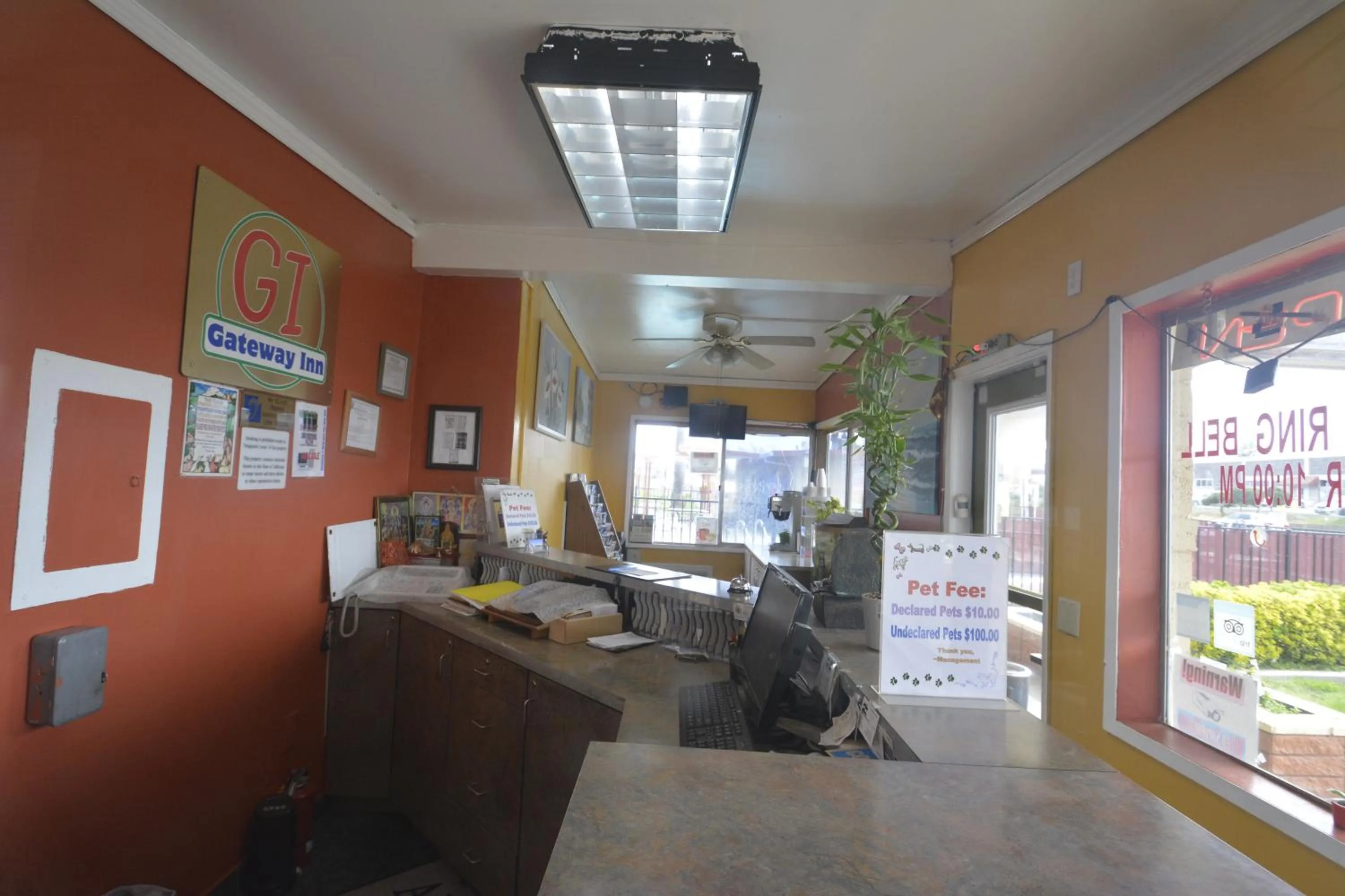 Lobby or reception in Gateway Inn