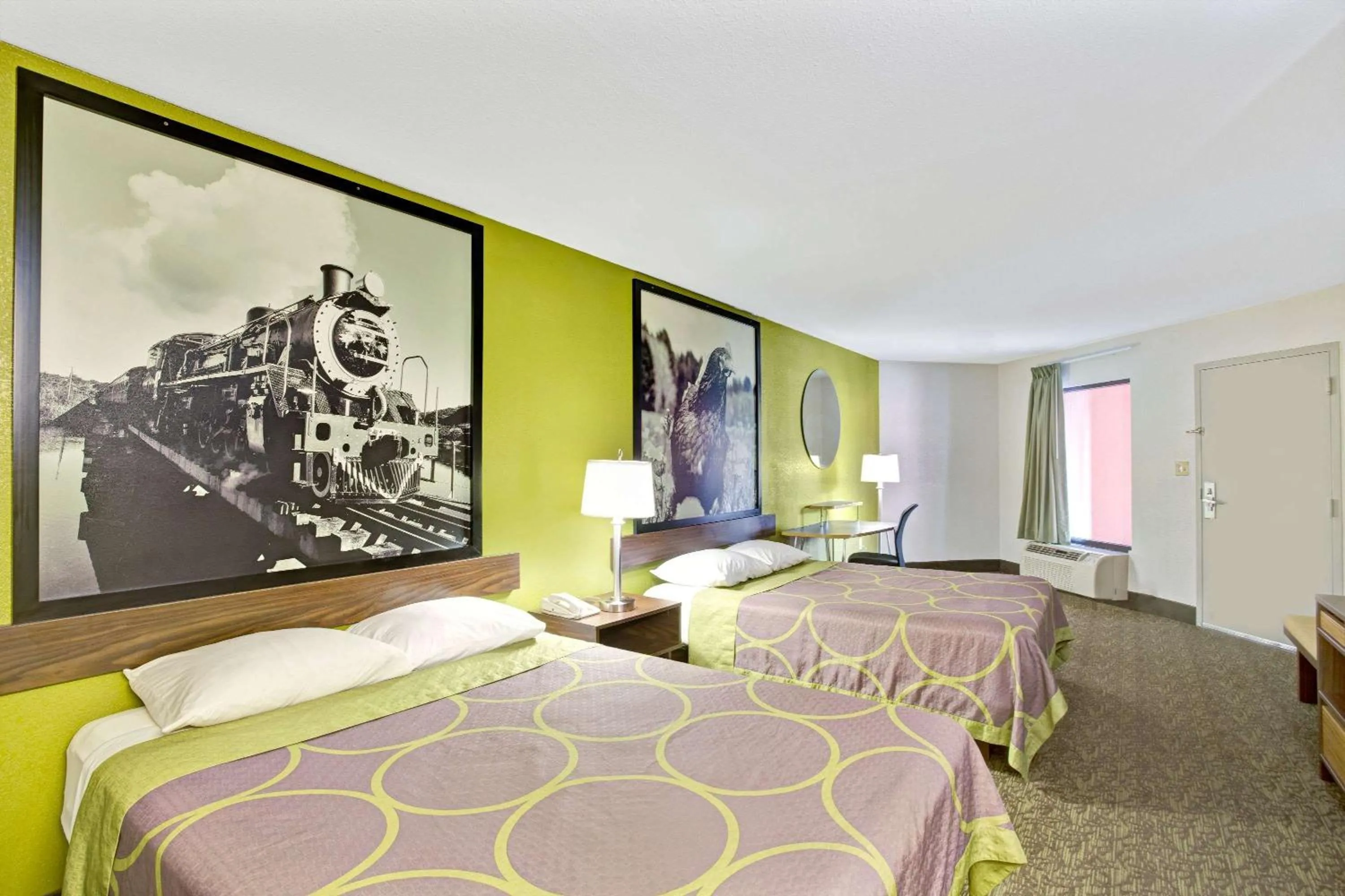 Photo of the whole room, Bed in Super 8 by Wyndham Gainesville