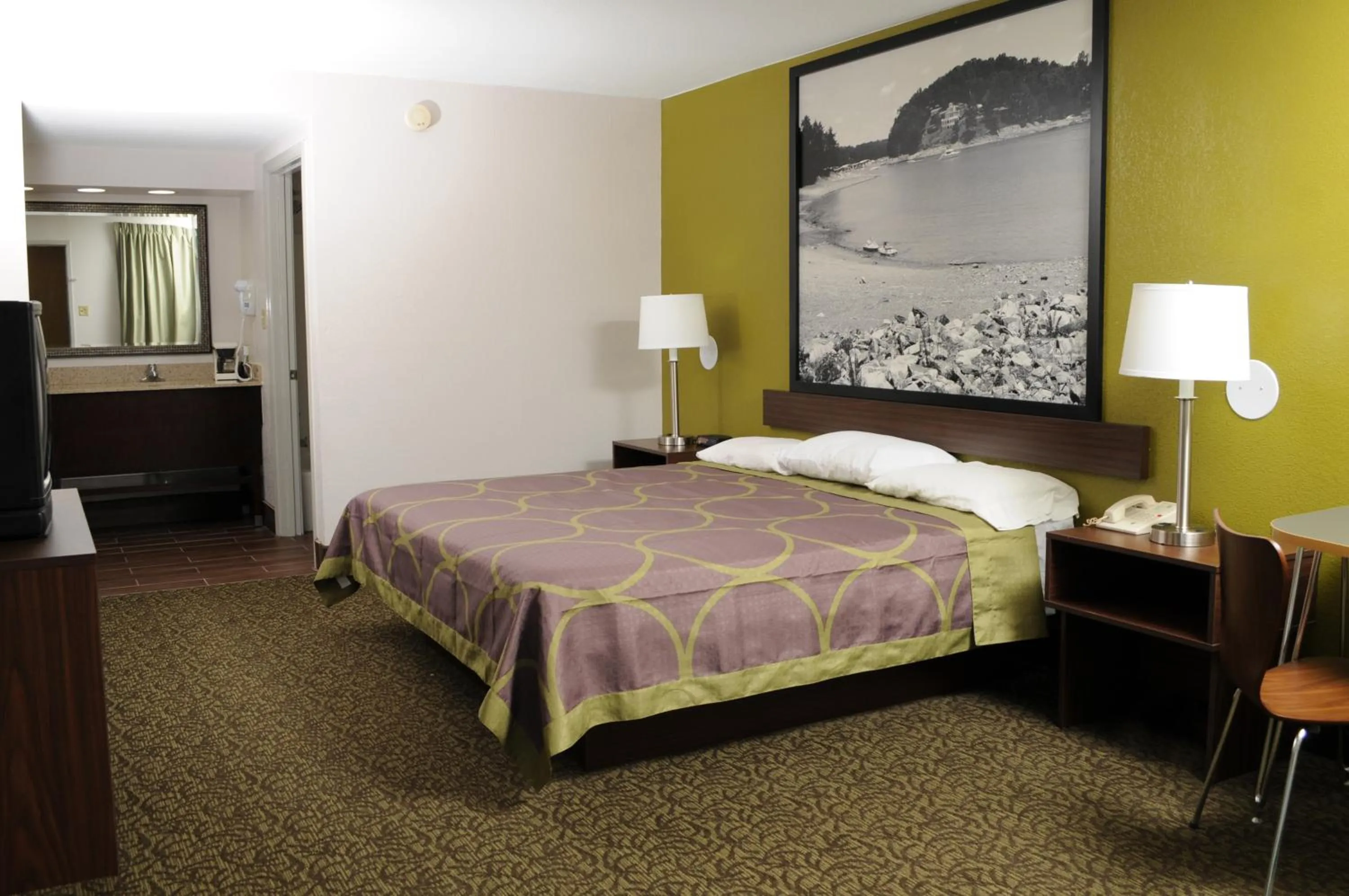 Bed in Super 8 by Wyndham Gainesville