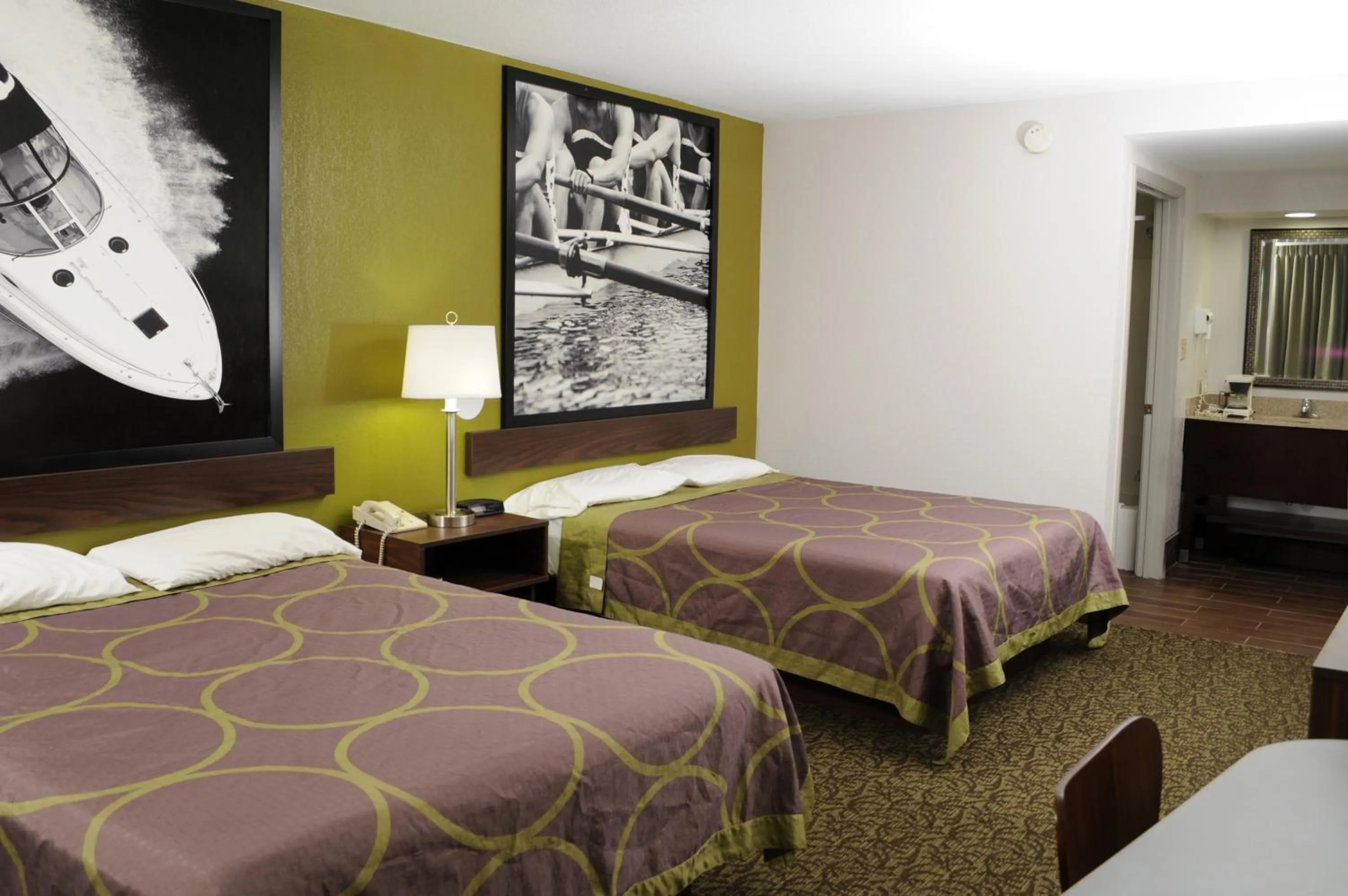 Photo of the whole room, Bed in Super 8 by Wyndham Gainesville