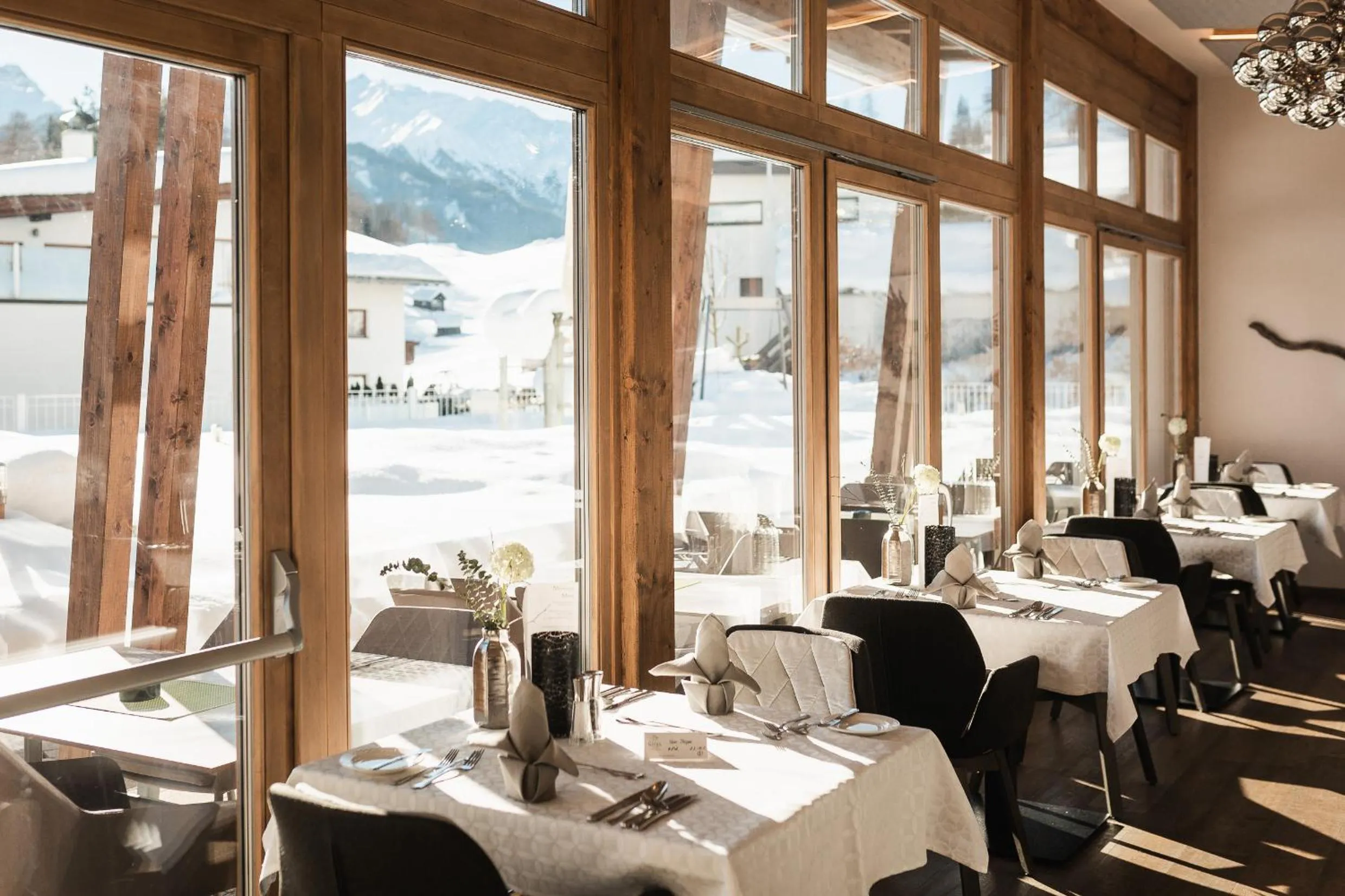 Restaurant/places to eat in Alpine Resort Goies Superior
