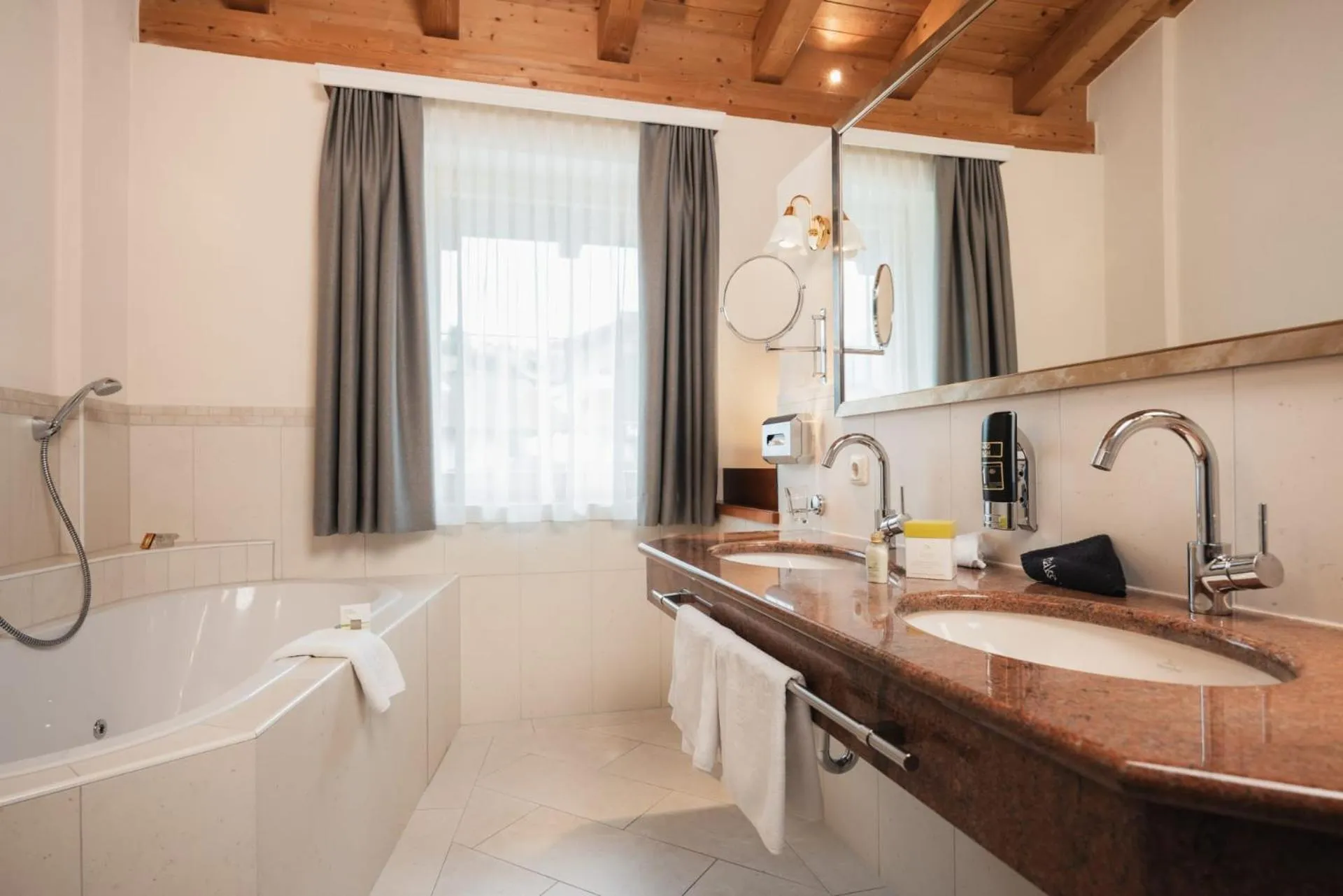 Bathroom in Alpine Resort Goies Superior