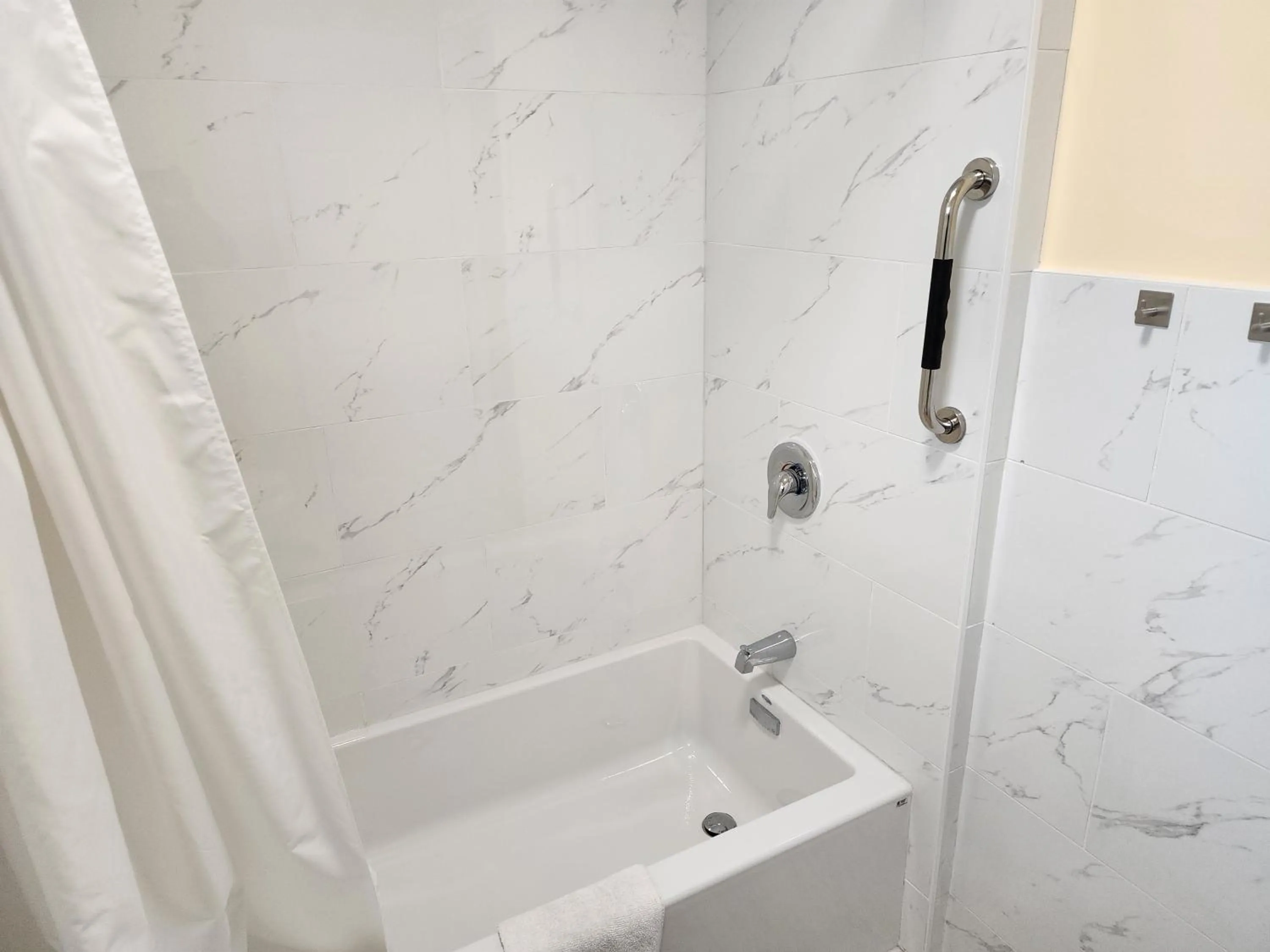 Bath in Sunparlor Motel