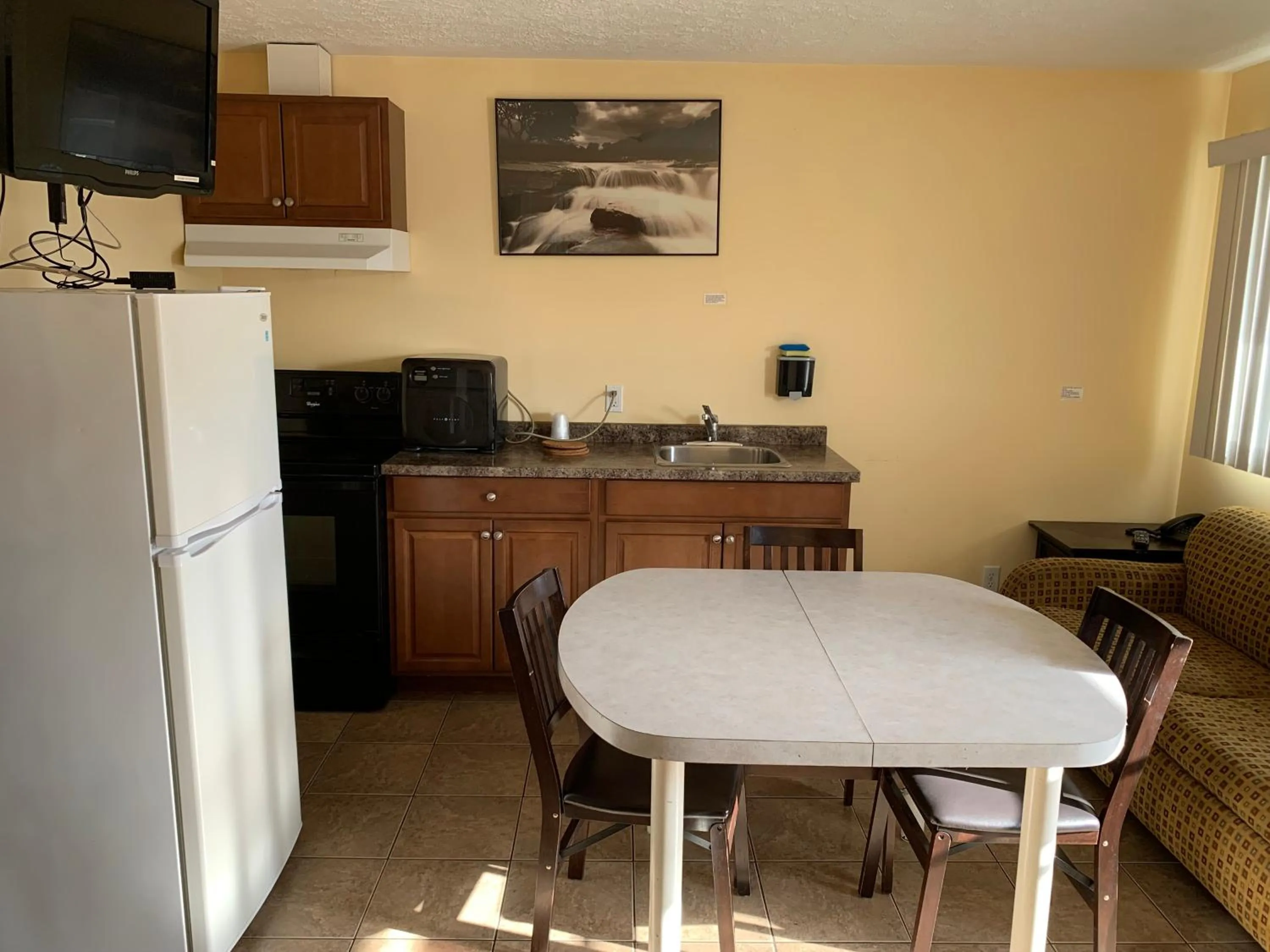 Kitchen or kitchenette in Sunparlor Motel