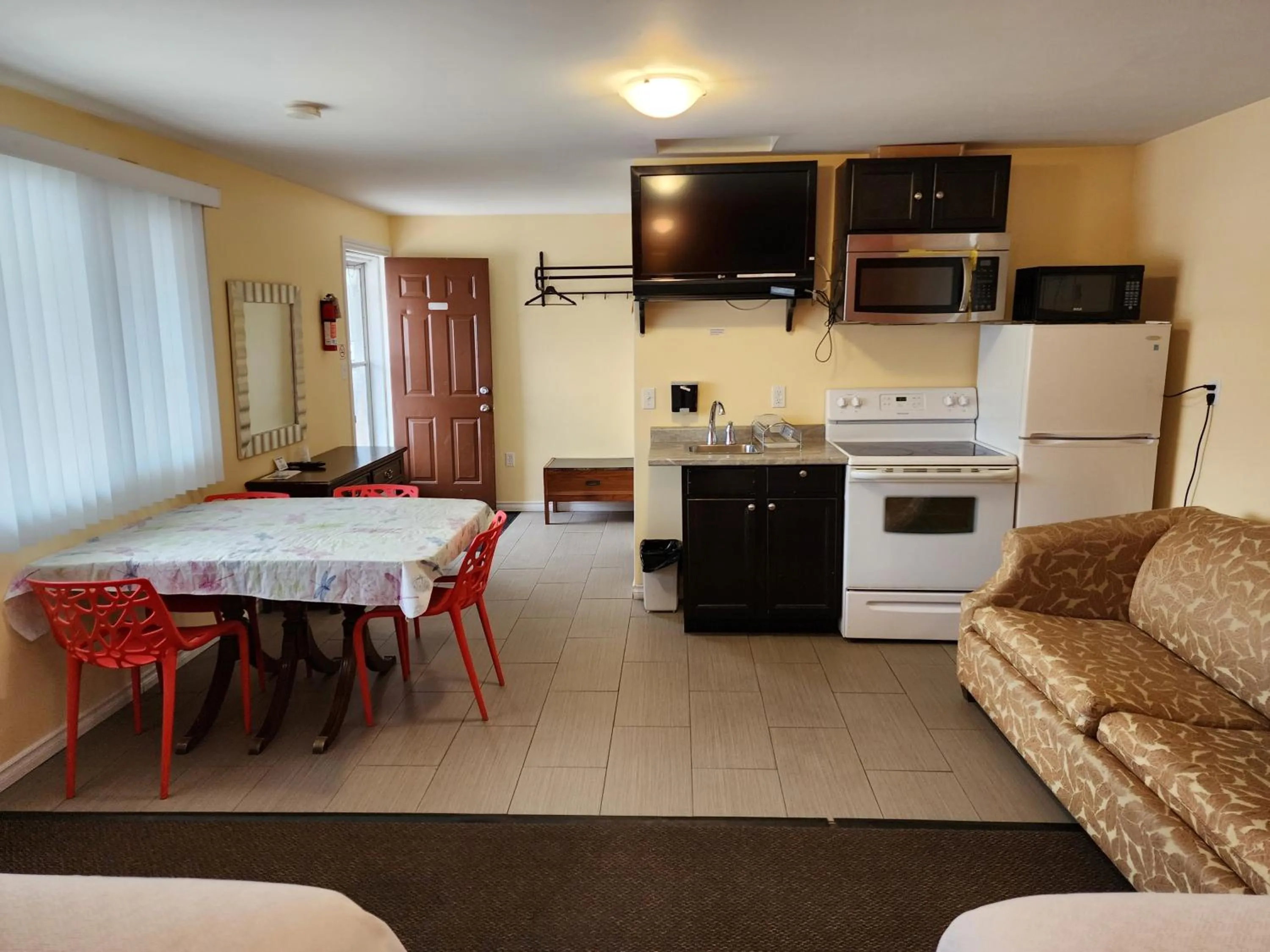 Kitchen or kitchenette in Sunparlor Motel