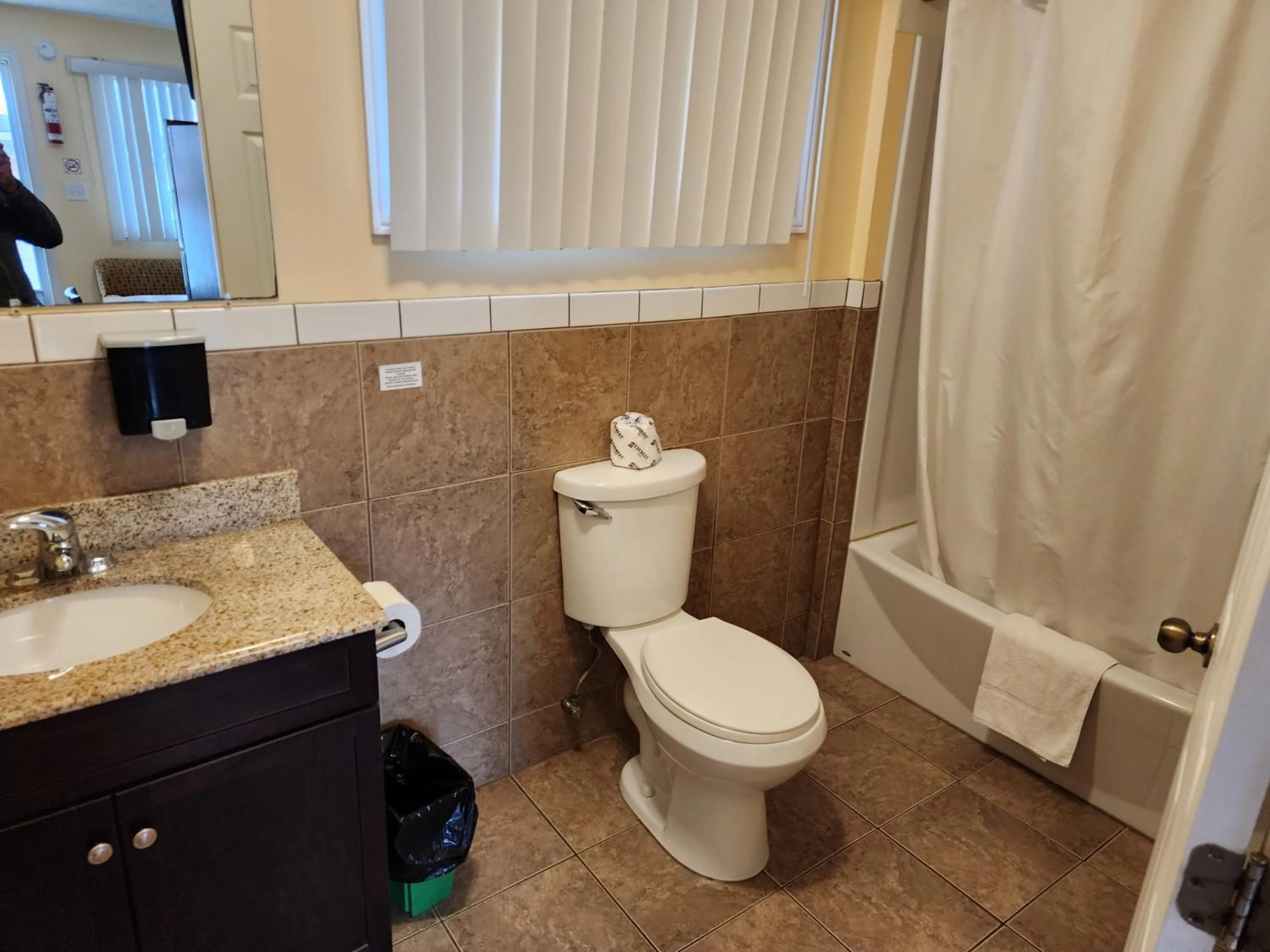 Bathroom in Sunparlor Motel
