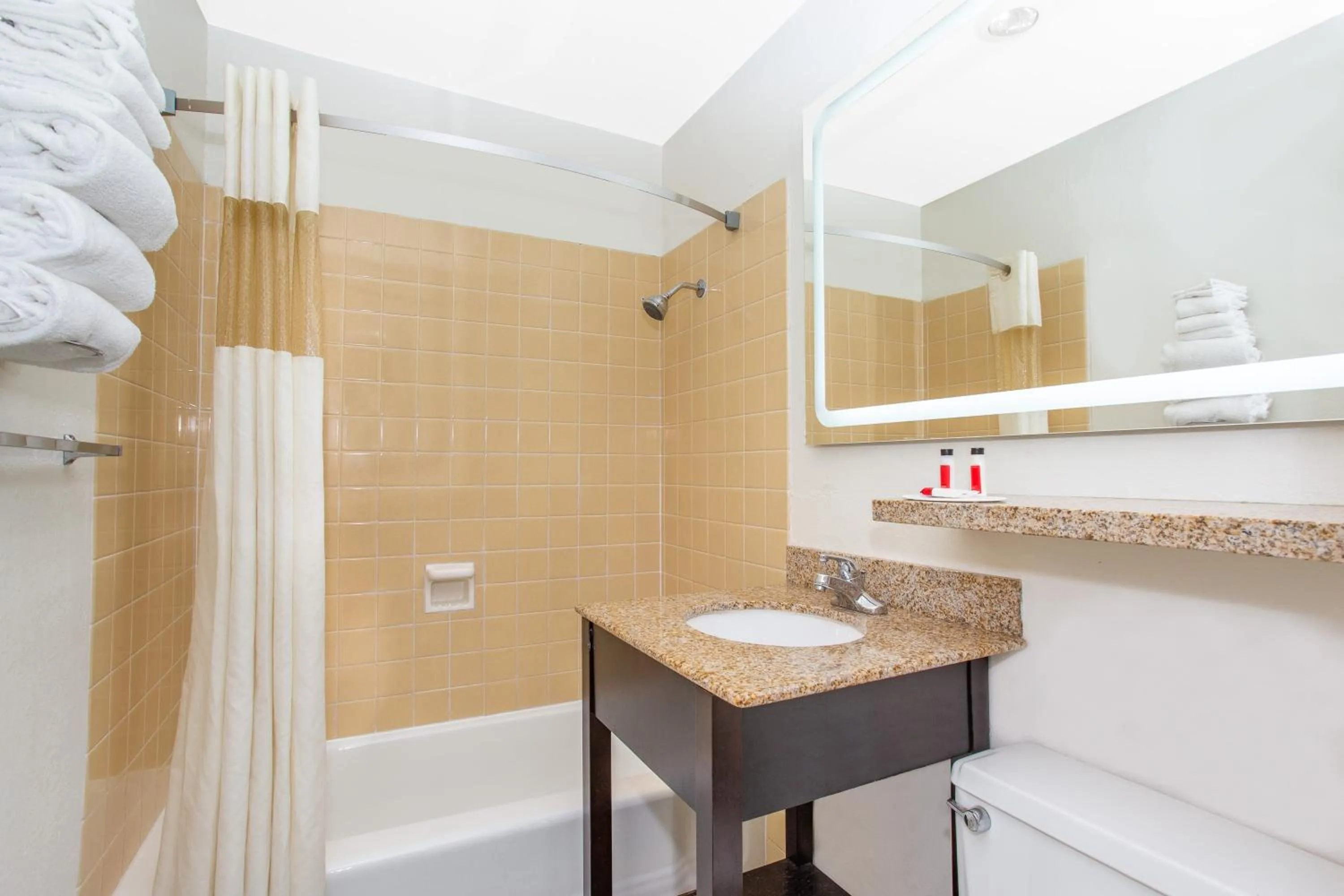 Howard Johnson by Wyndham Colorado Springs